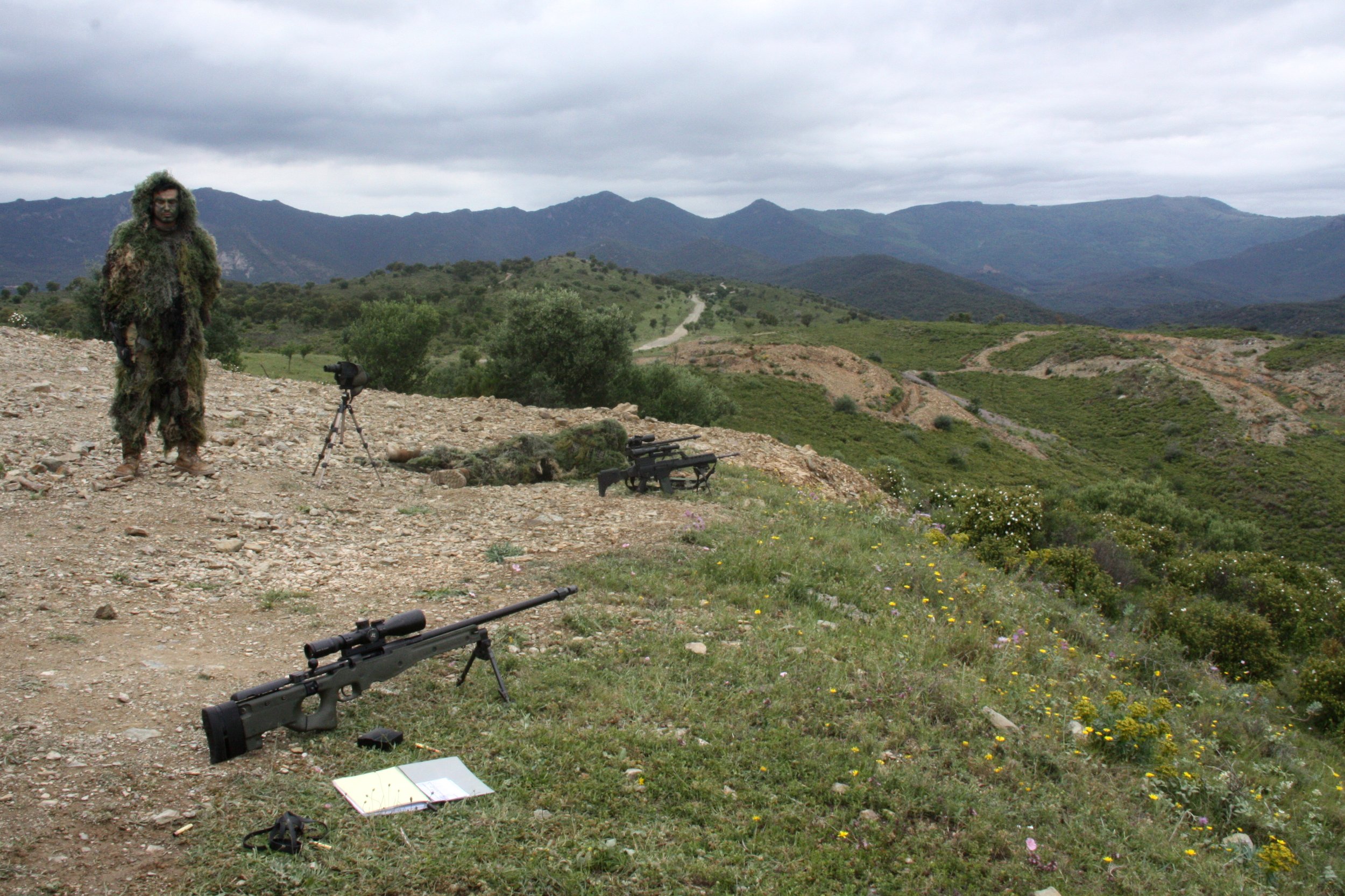 Denuncien que una "pluja de projectils" s'escapa d'una base militar a l'Empordà