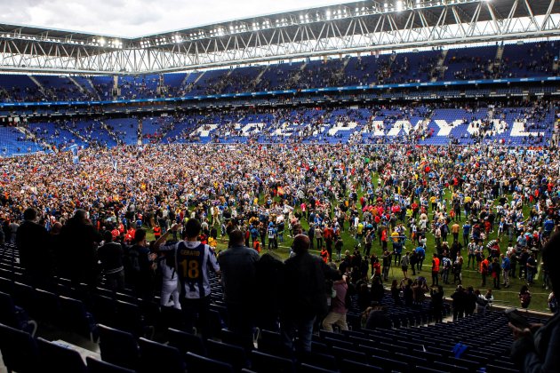 Invasión campo Español RCDE Stadium EFE