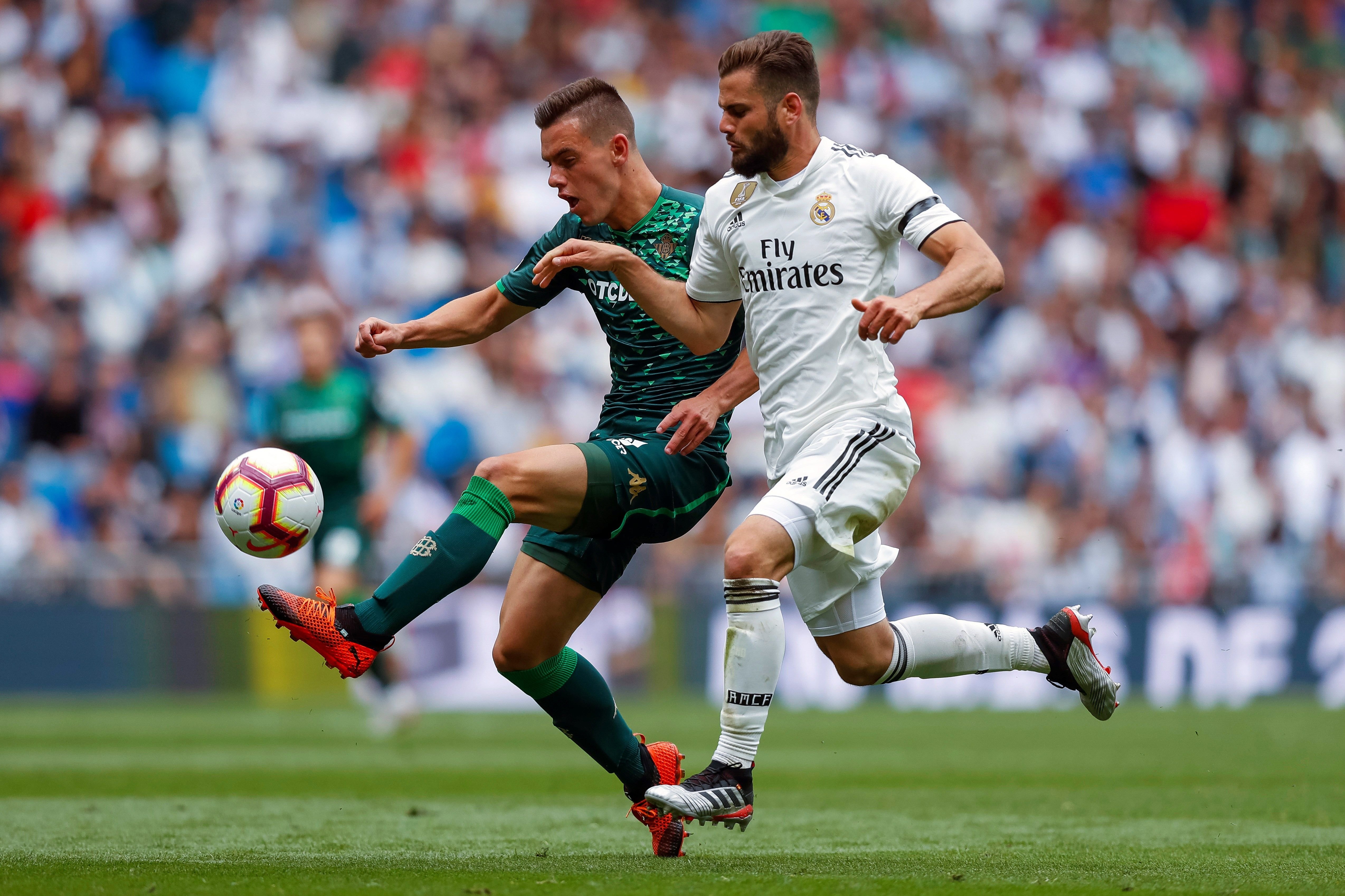 El Madrid cierra un año ridículo con derrota y pitada contra el Betis (0-2)