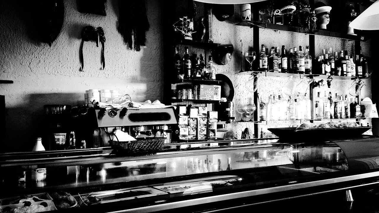 "El bar" de Cèlia Suñol: la posguerra sin anestesia