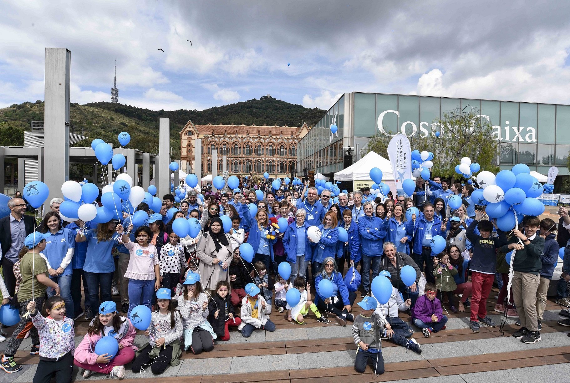 L'Obra Social "la Caixa" celebra una jornada lúdica para el Día del voluntario