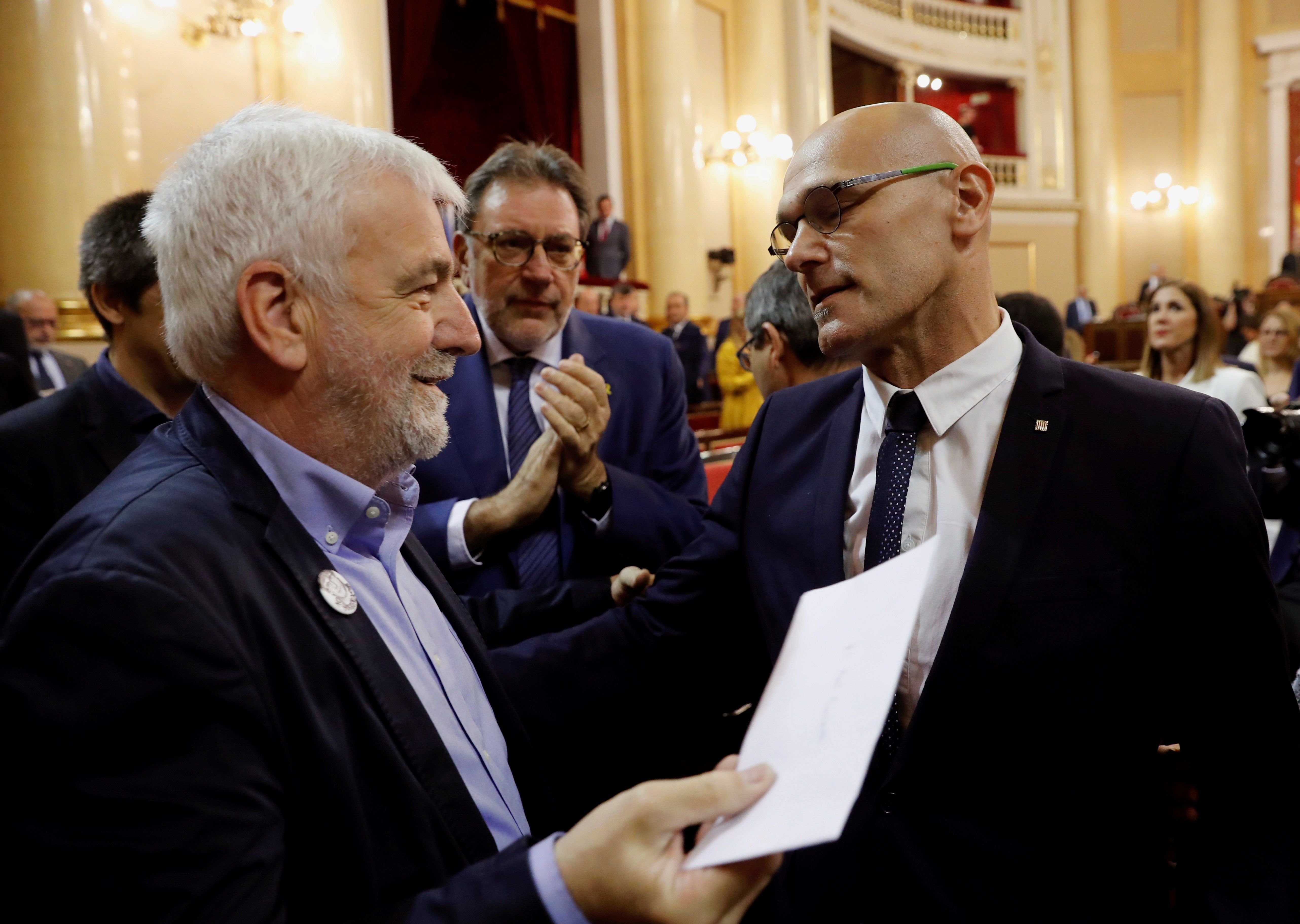 VÍDEO: La llegada de Romeva al hemiciclo del Senado