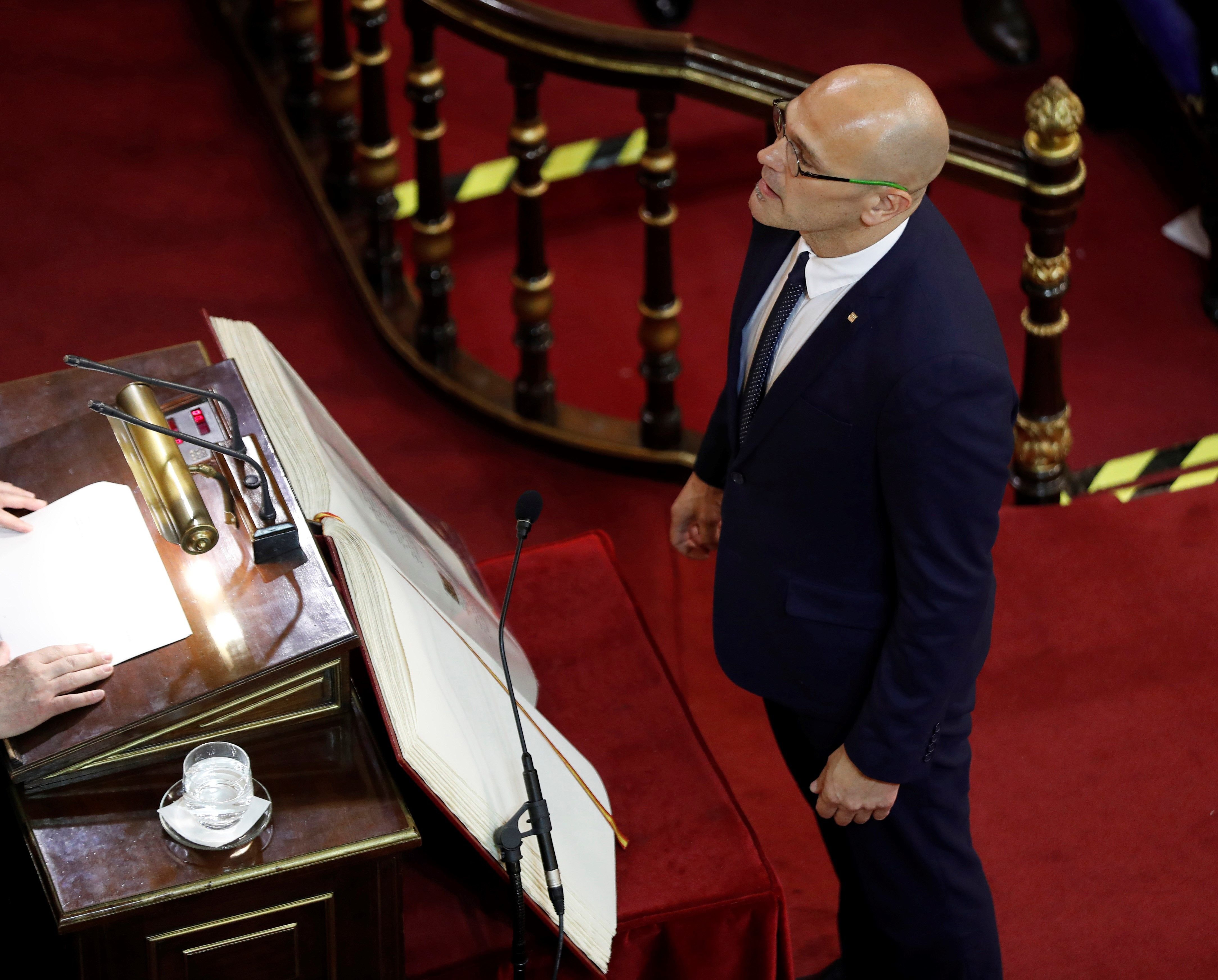 Rafael Hernando (PP) interrumpe a Romeva cuando acataba la Constitución: "Que se joda"