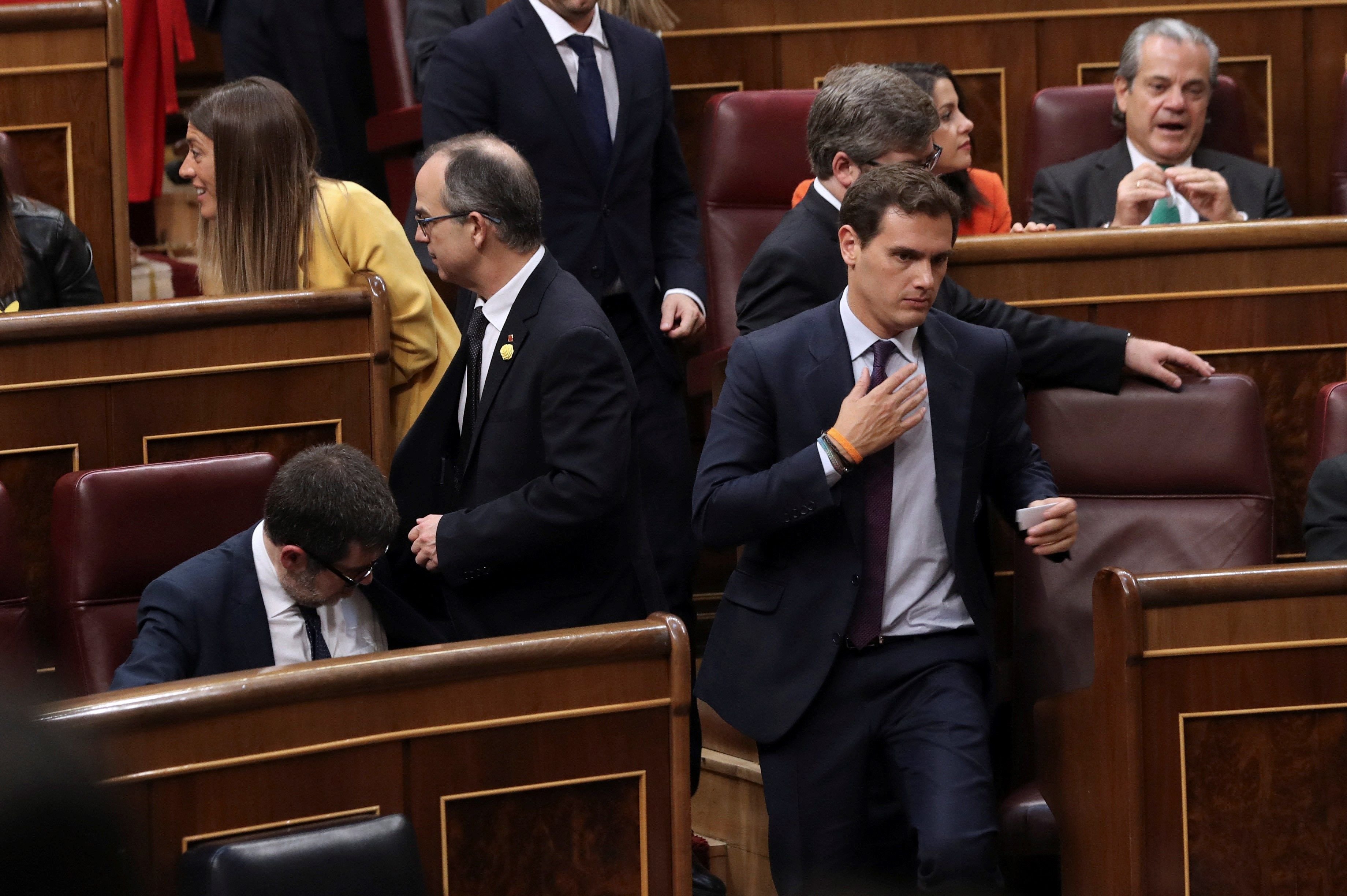 Bronca en el Congreso por las fórmulas de acatamiento de ERC y JxCat