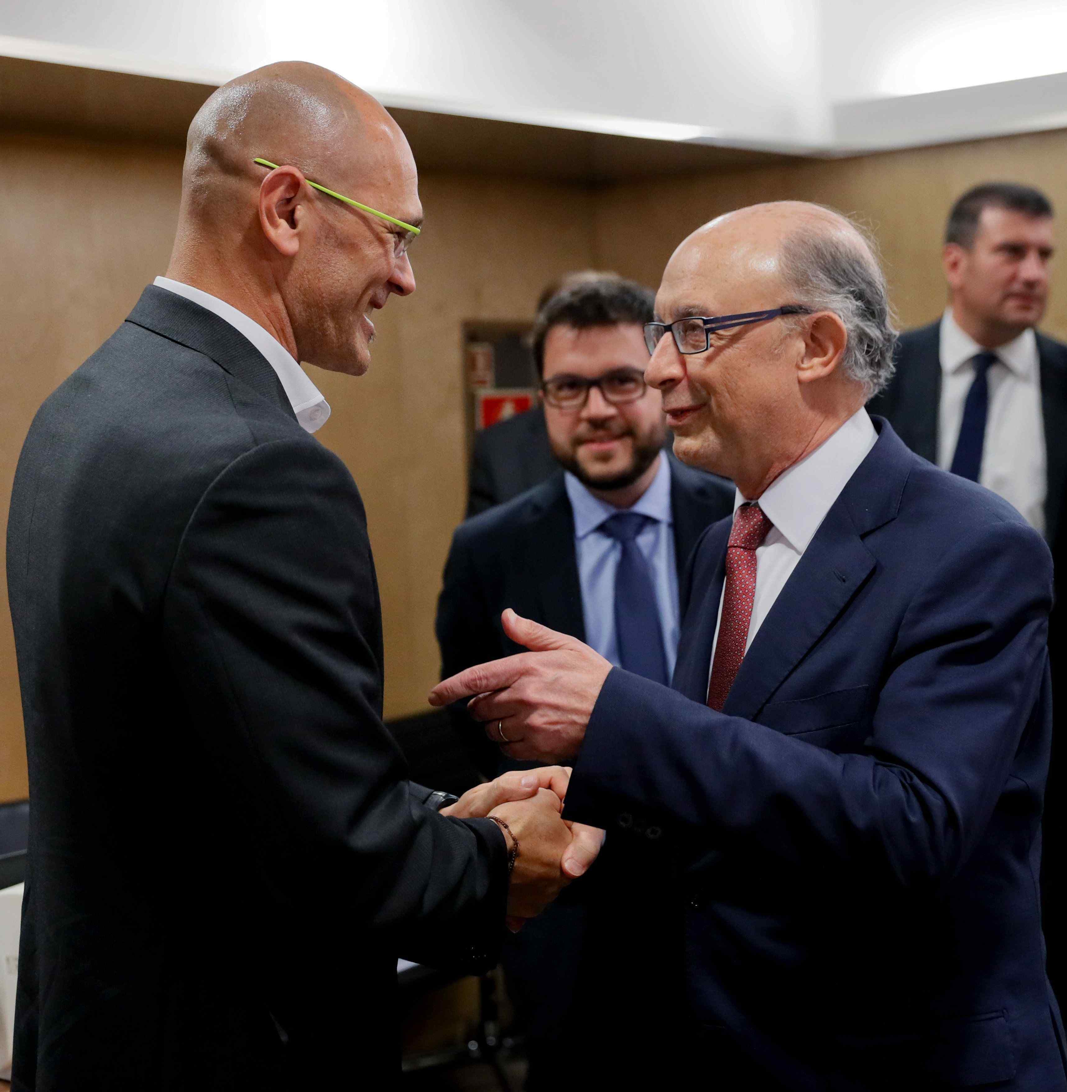 Montoro ofrece reuniones bilaterales a las autonomías sublevadas