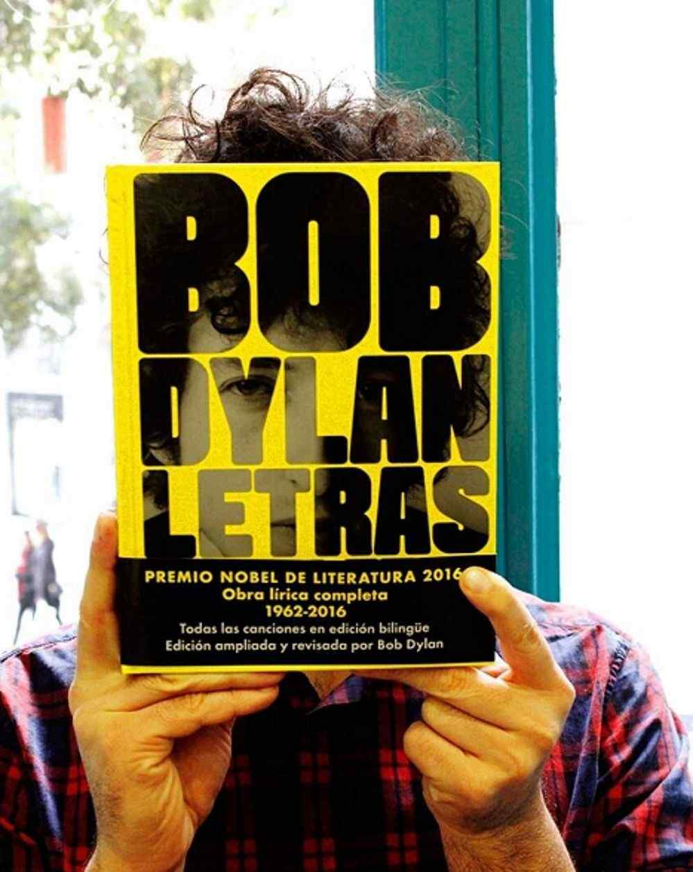 La poesia de Dylan, accessible a tots amb les seves 'Letras completas'