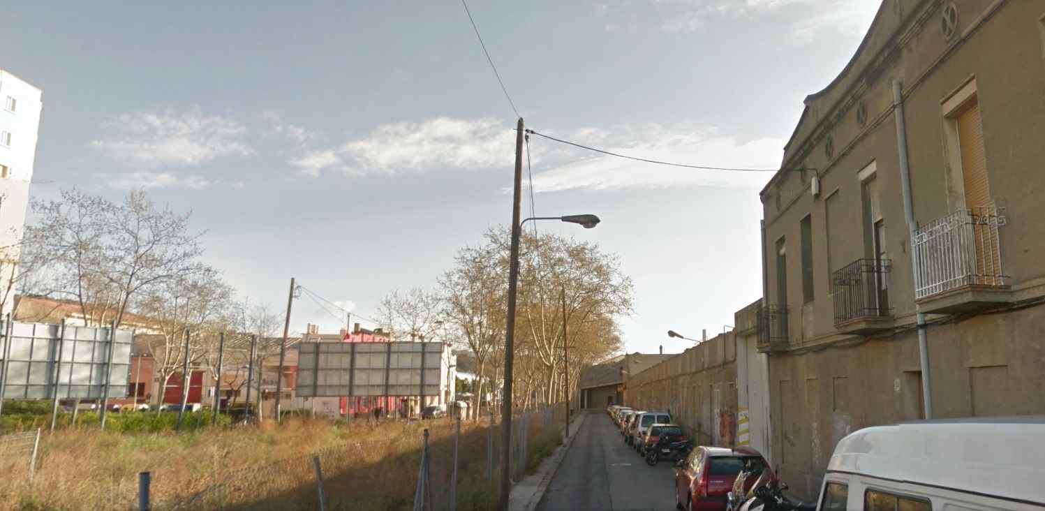 Asesinan a un hombre y dejan el cadáver en medio de una calle de Badalona