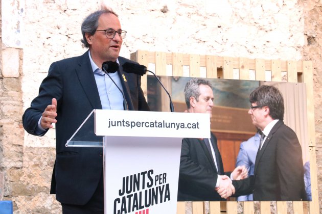 quim torra amb foto puigdemont i forn   ACN