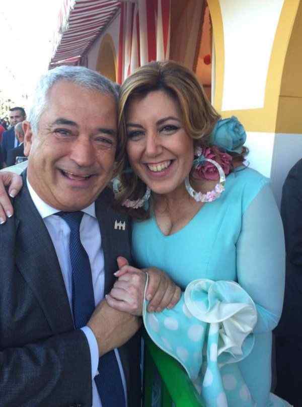 Pineda se fotografió con Díaz y Sánchez en la Feria de Abril