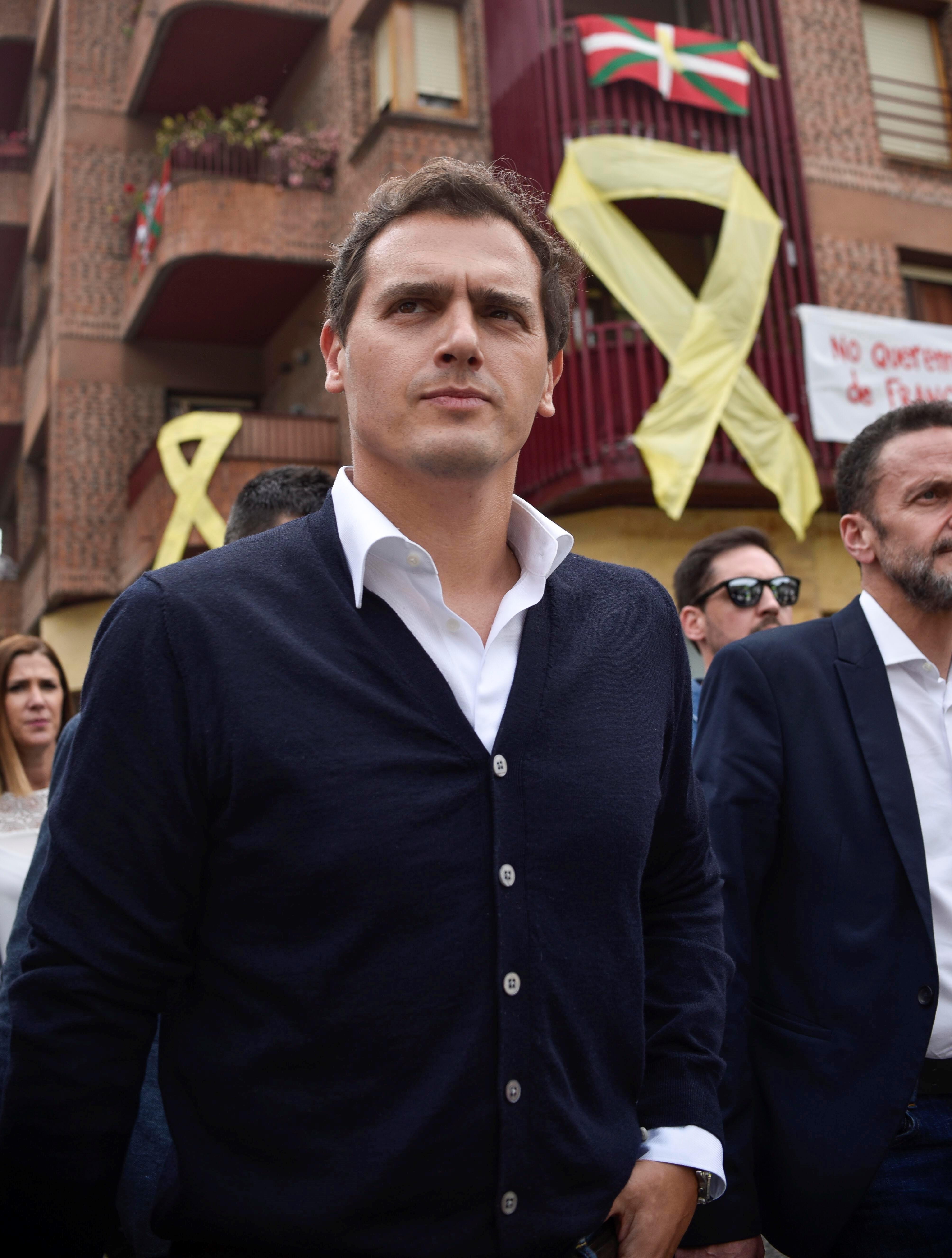 El poble de Josu Ternera fa un 'Tortosa' a Albert Rivera