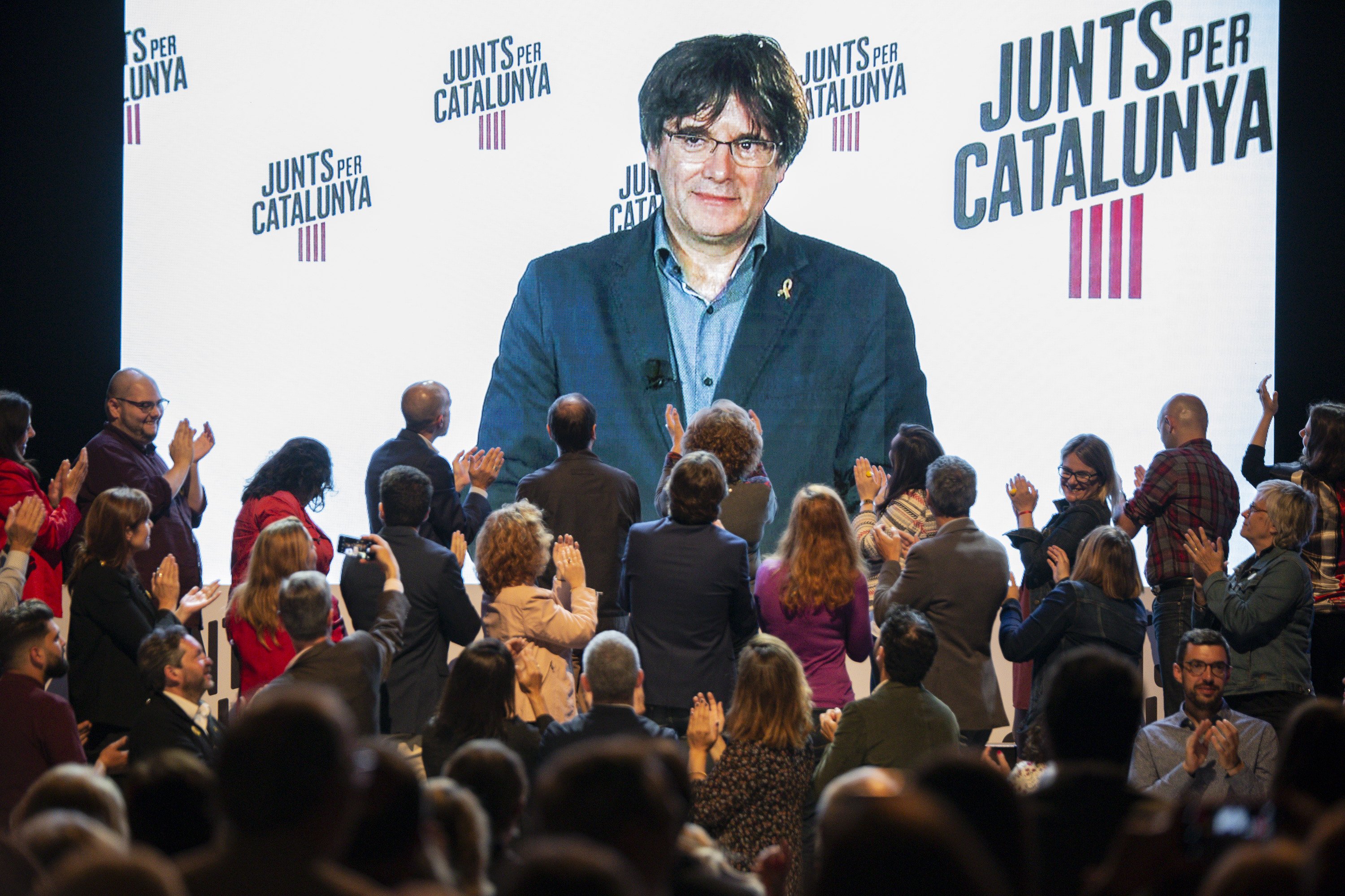 Puigdemont arrasa en Barcelona ciudad, según un sondeo de Gesop
