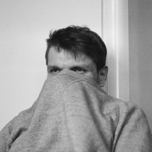 Dissimular, amagar se, amagat (Aleksandr Neplokhov, Pexels) Dissimular, amagar se, amagat (Aleksandr Neplokhov, Pexels)