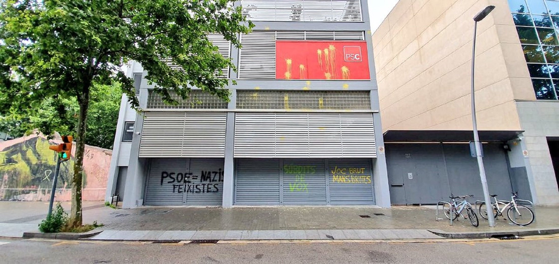El PSC denuncia un ataque en su sede en la víspera de las municipales y europeas