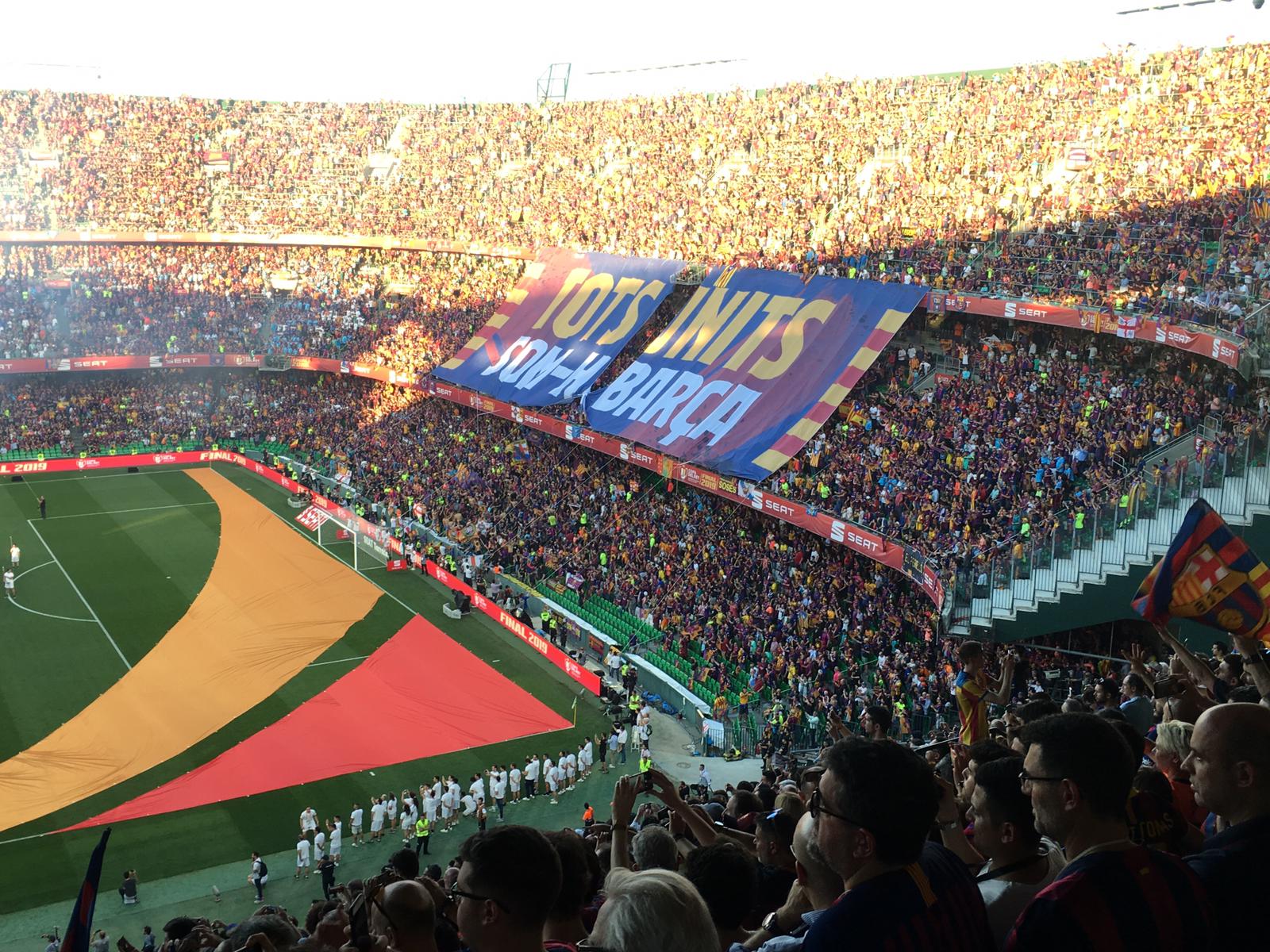 La independencia y la libertad de los presos políticos se hacen presentes en la final de Copa