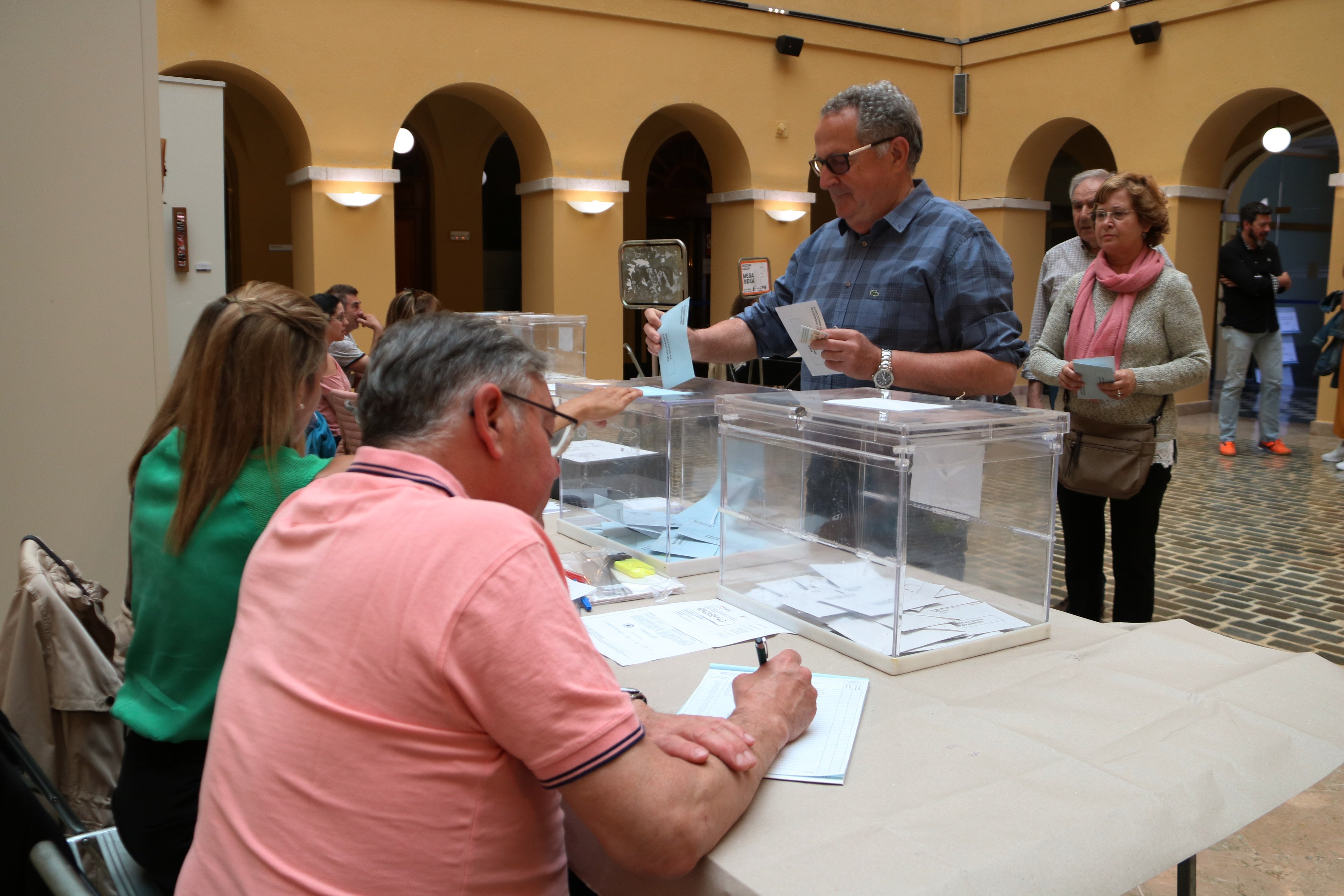 La participació a Catalunya puja 10 punts a les europees i 3 a les municipals