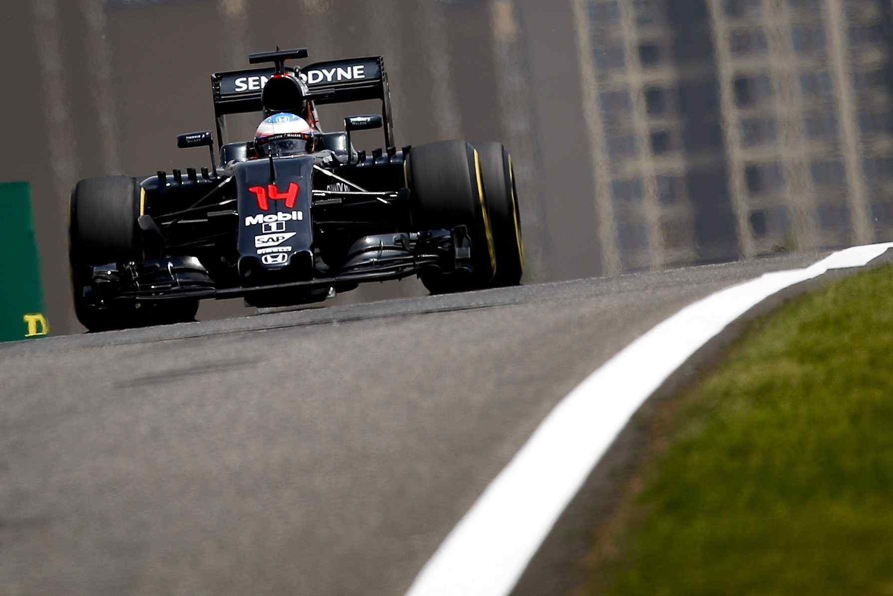 Pole para Rosberg y retorno de Alonso