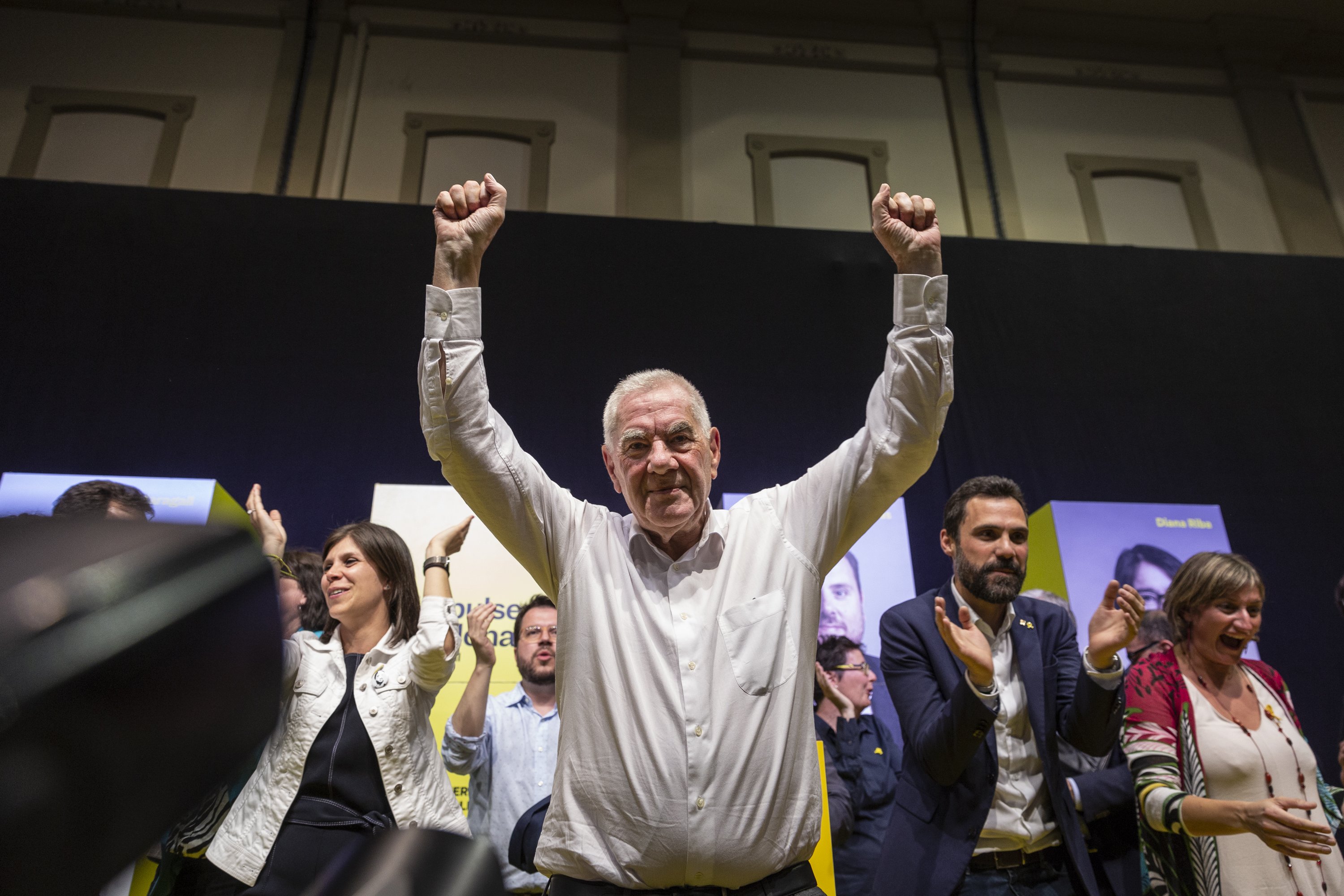 Ernest Maragall noses ahead of Ada Colau to win tight Barcelona mayoral race