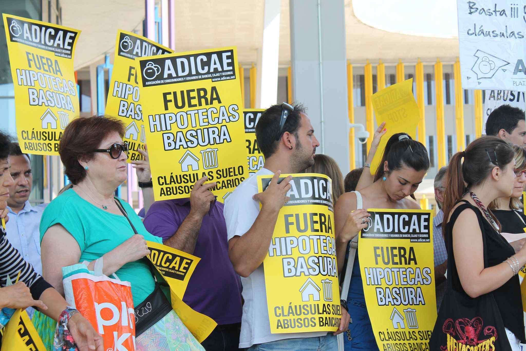 El govern espanyol torna a ajornar la via no judicial de les clàusules sòl