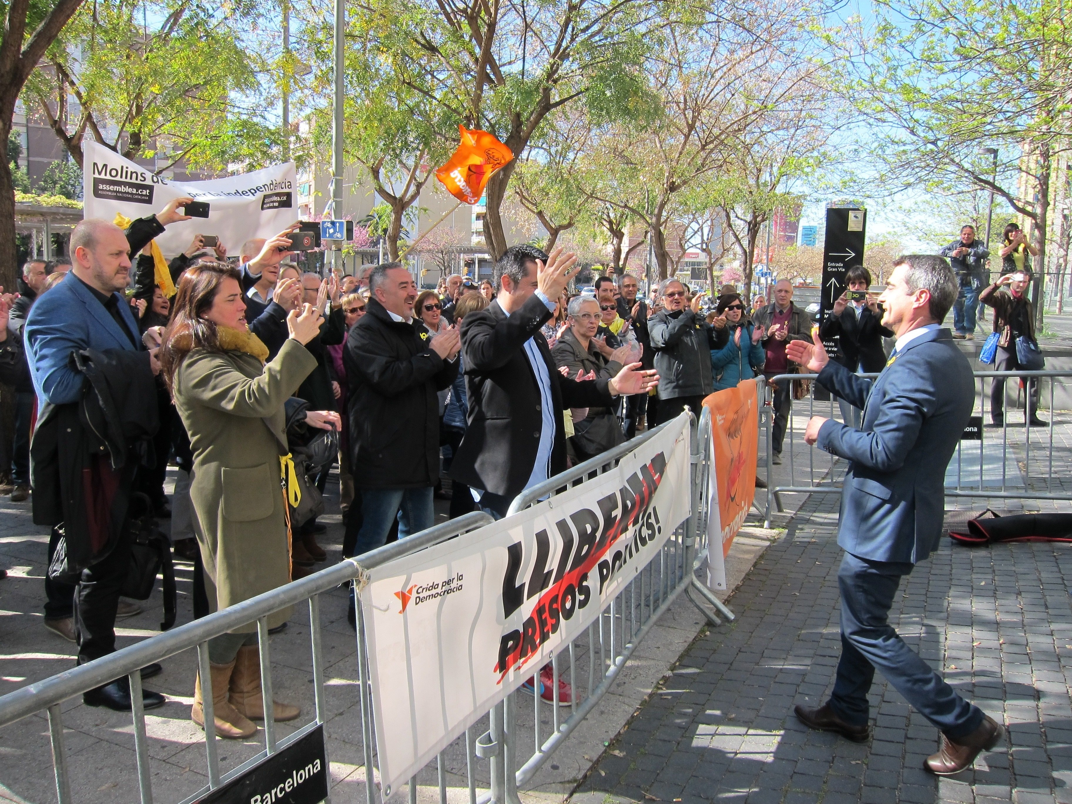 Citen com investigat al director de l'Oficina de Torra i exalcalde de Molins per l'1-O