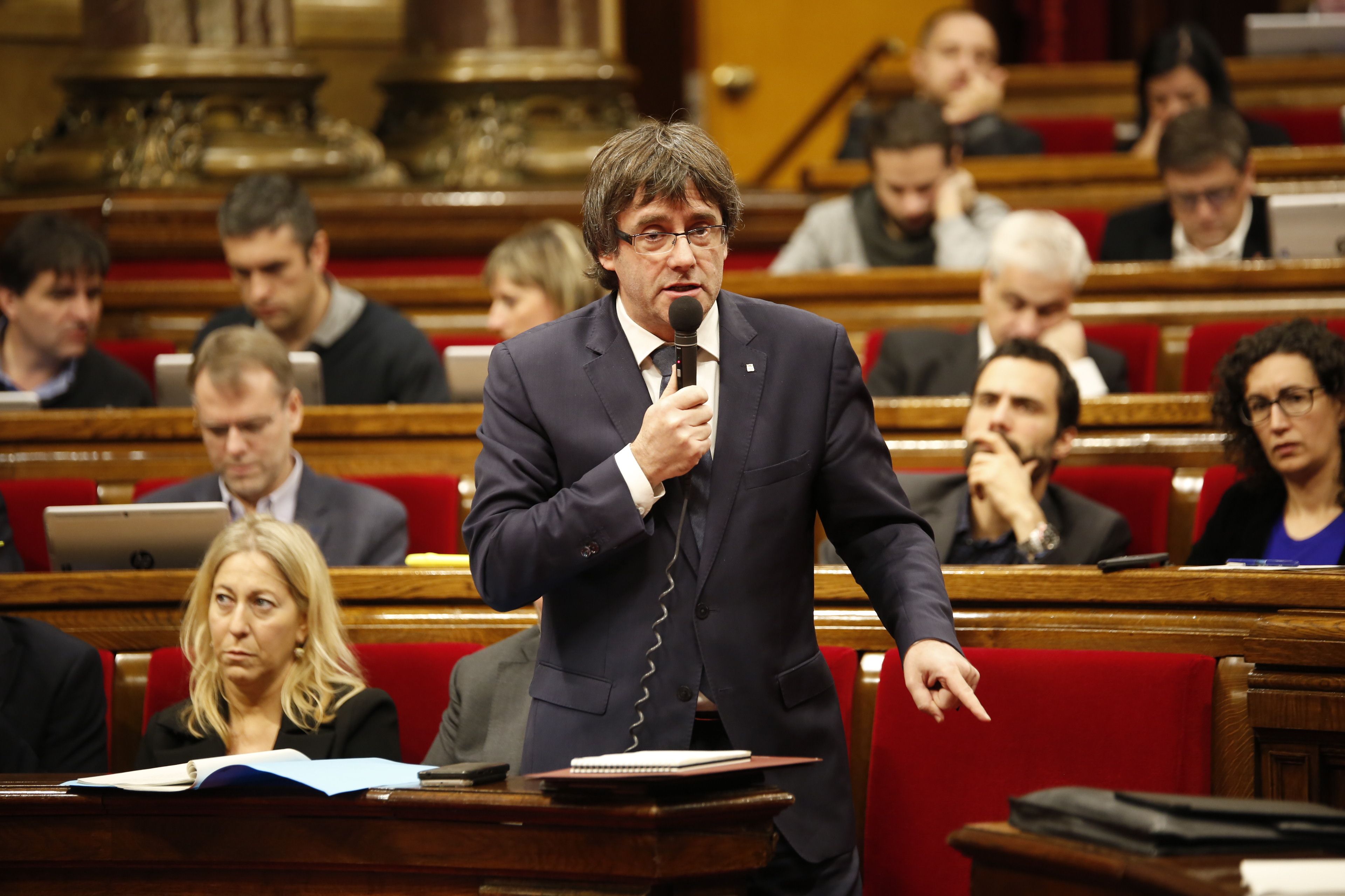 Puigdemont se compromete a ir "a fondo y hasta el final" con el procés