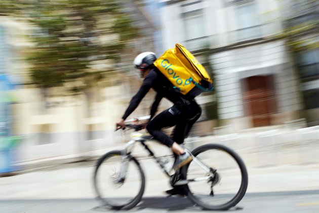 Glovo  BICI repartidors menjar empresa startup EFE