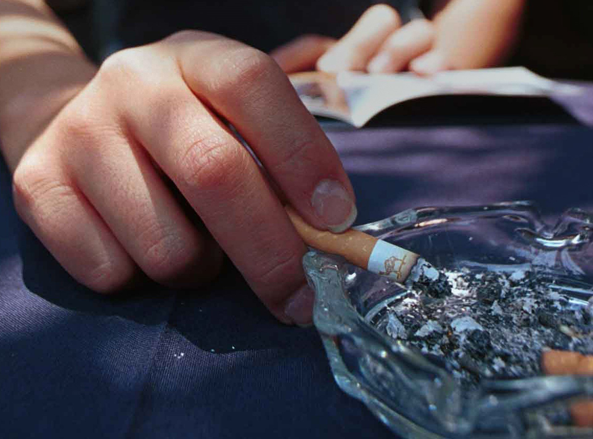 Espanya, dels països on més es fuma d'Europa: 4 de cada 10 llars amb fum
