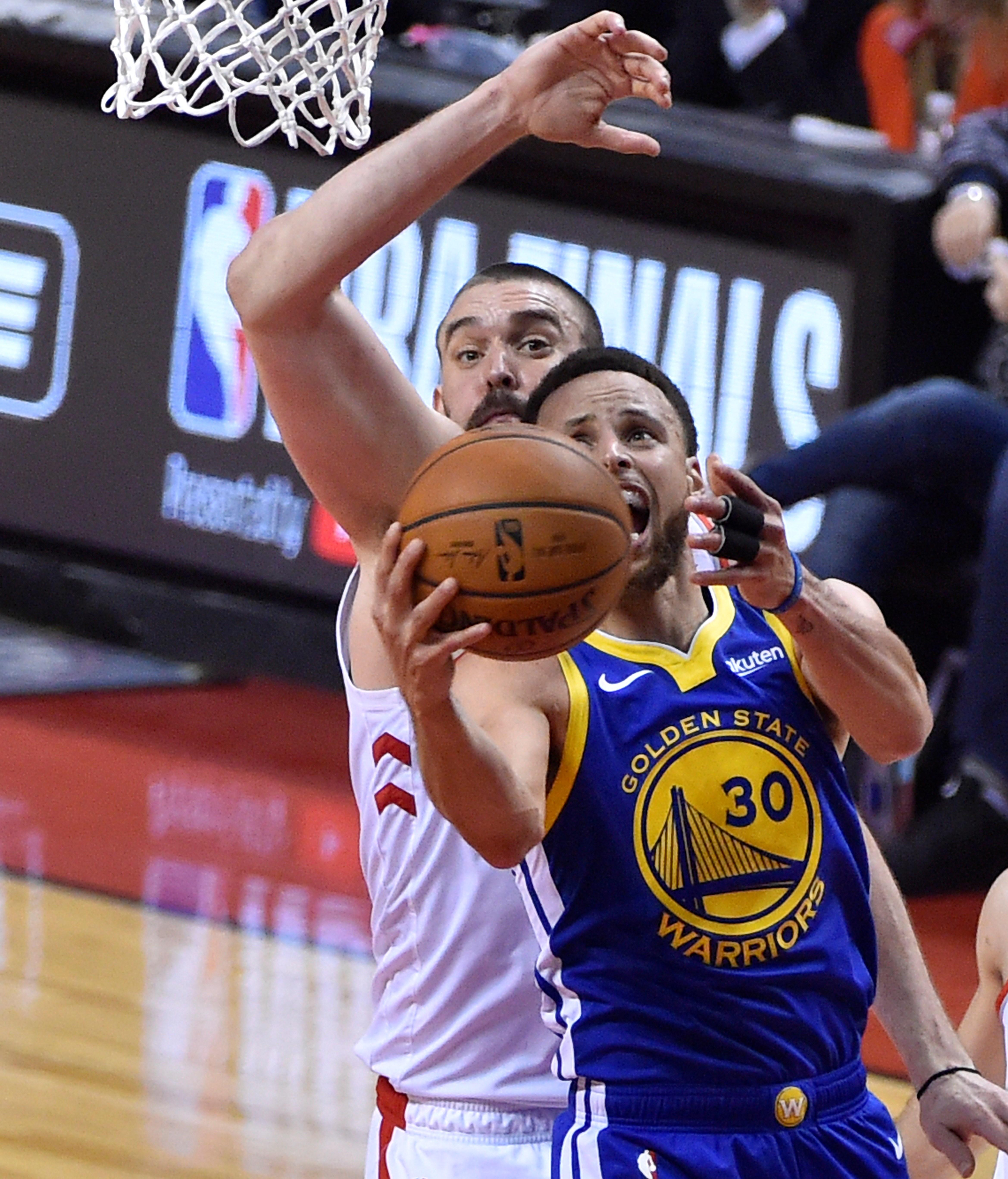 Marc Gasol intimida els Warriors en el primer partit de la final de l'NBA (118-109)