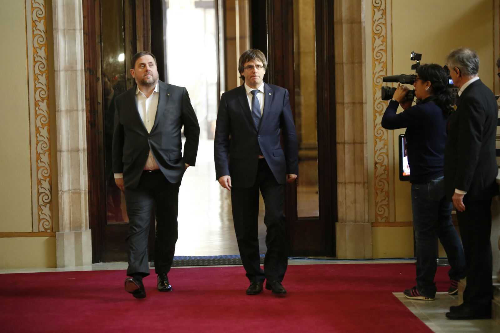 Puigdemont y Junqueras se reúnen para allanar la negociación presupuestaria