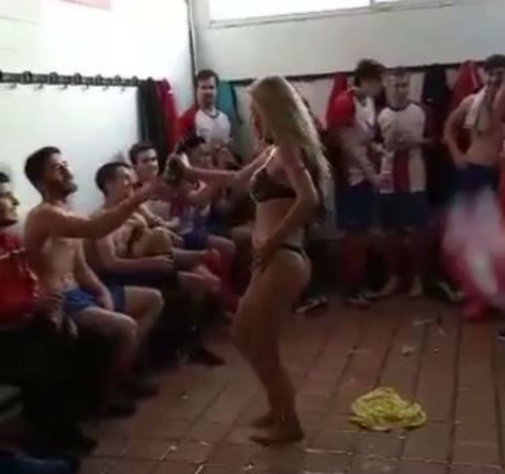 El Llançà condena la cosificación de la 'stripper' pero el Ayuntamiento le abrirá un expediente