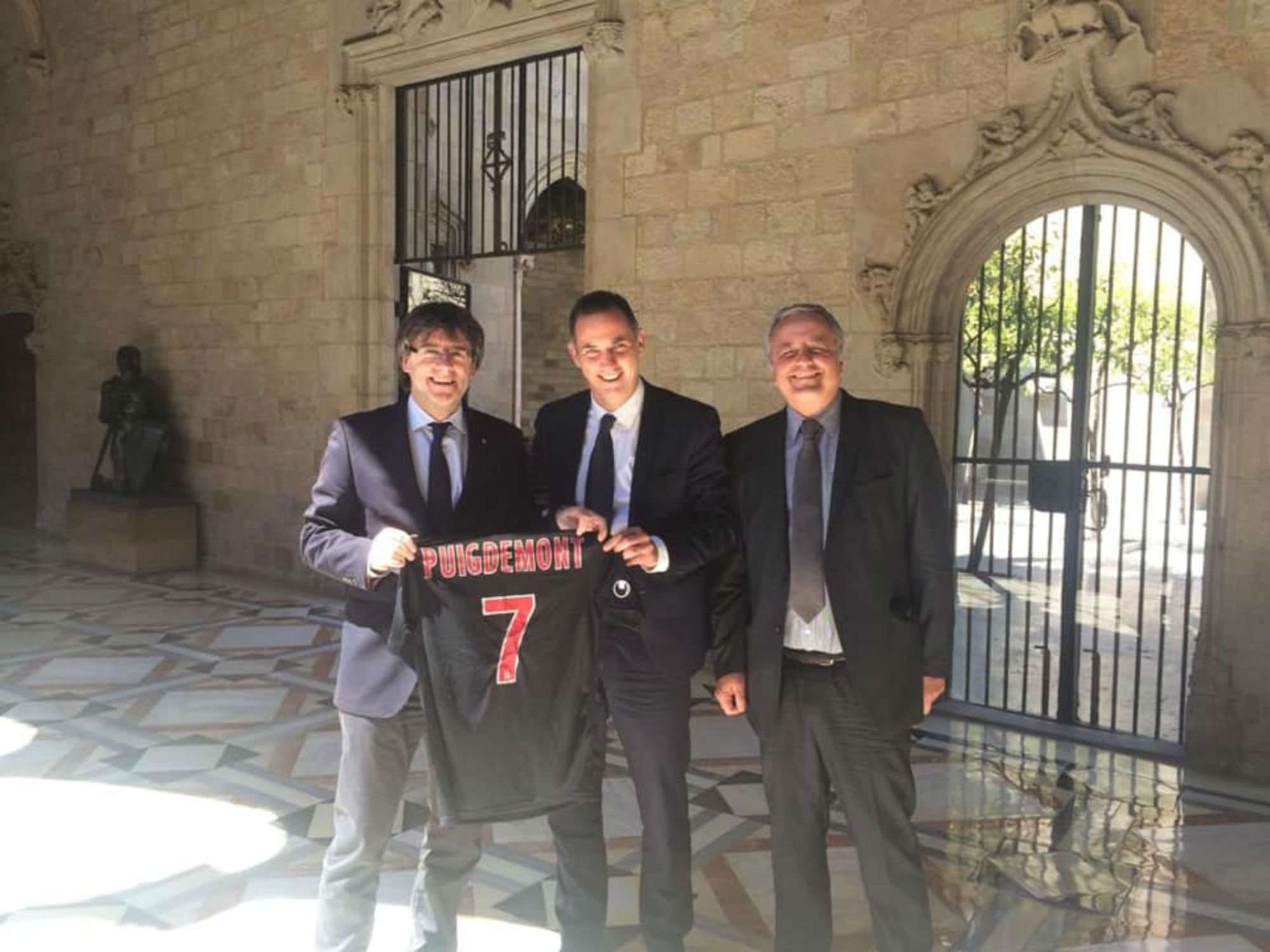 Puigdemont, invitado al derbi de las islas rebeldes entre Córcega y Cerdeña