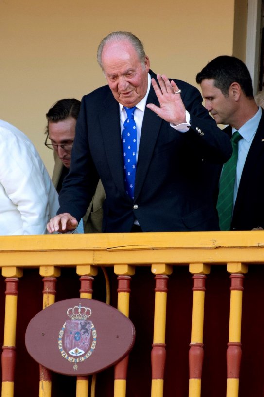 LA PRENSA ESPAÑOLA AÑORA AL REY JUAN CARLOS : ¿DÓNDE ESTÁ?  Juan-carlos-corrida-efe_12_543x814