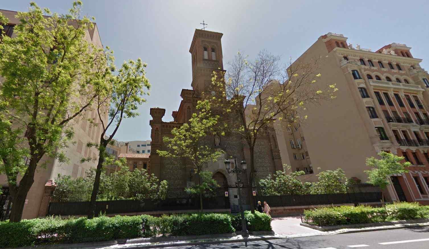 Cifuentes subvenciona la restauración de una iglesia franquista