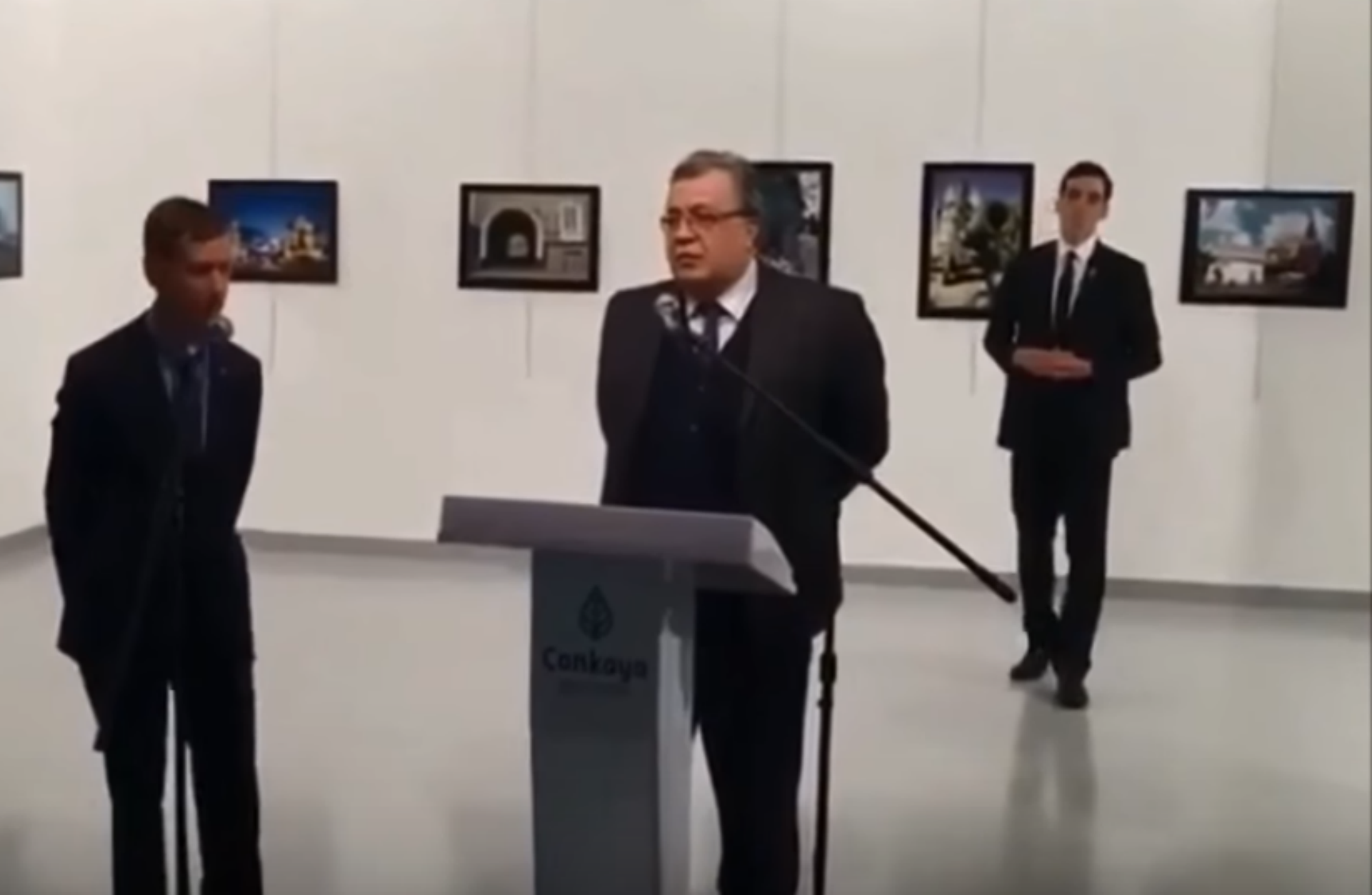 Nou vídeo: Els instants previs a l'assassinat de l'ambaixador rus