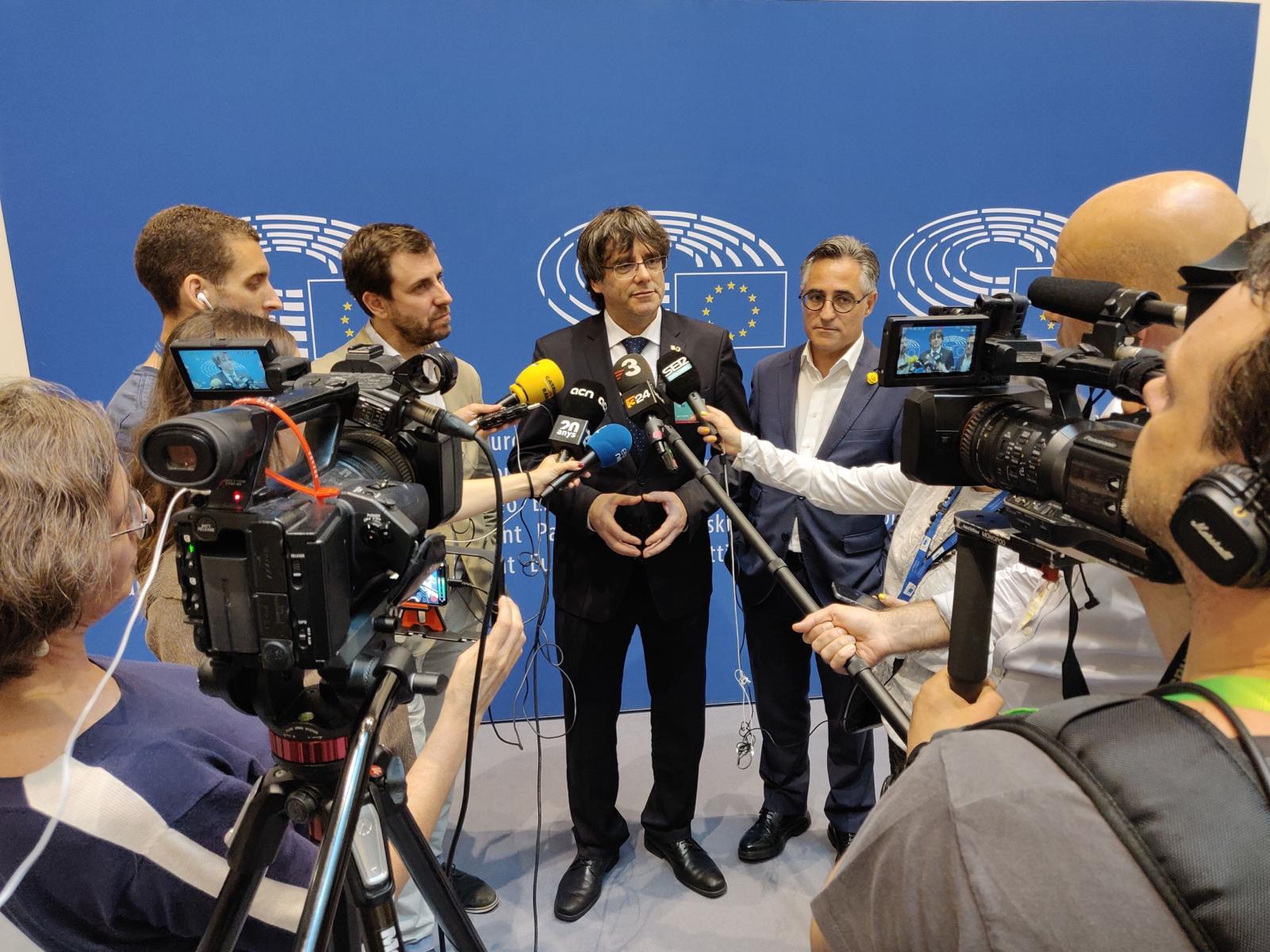 Puigdemont and Comín enter the European Parliament