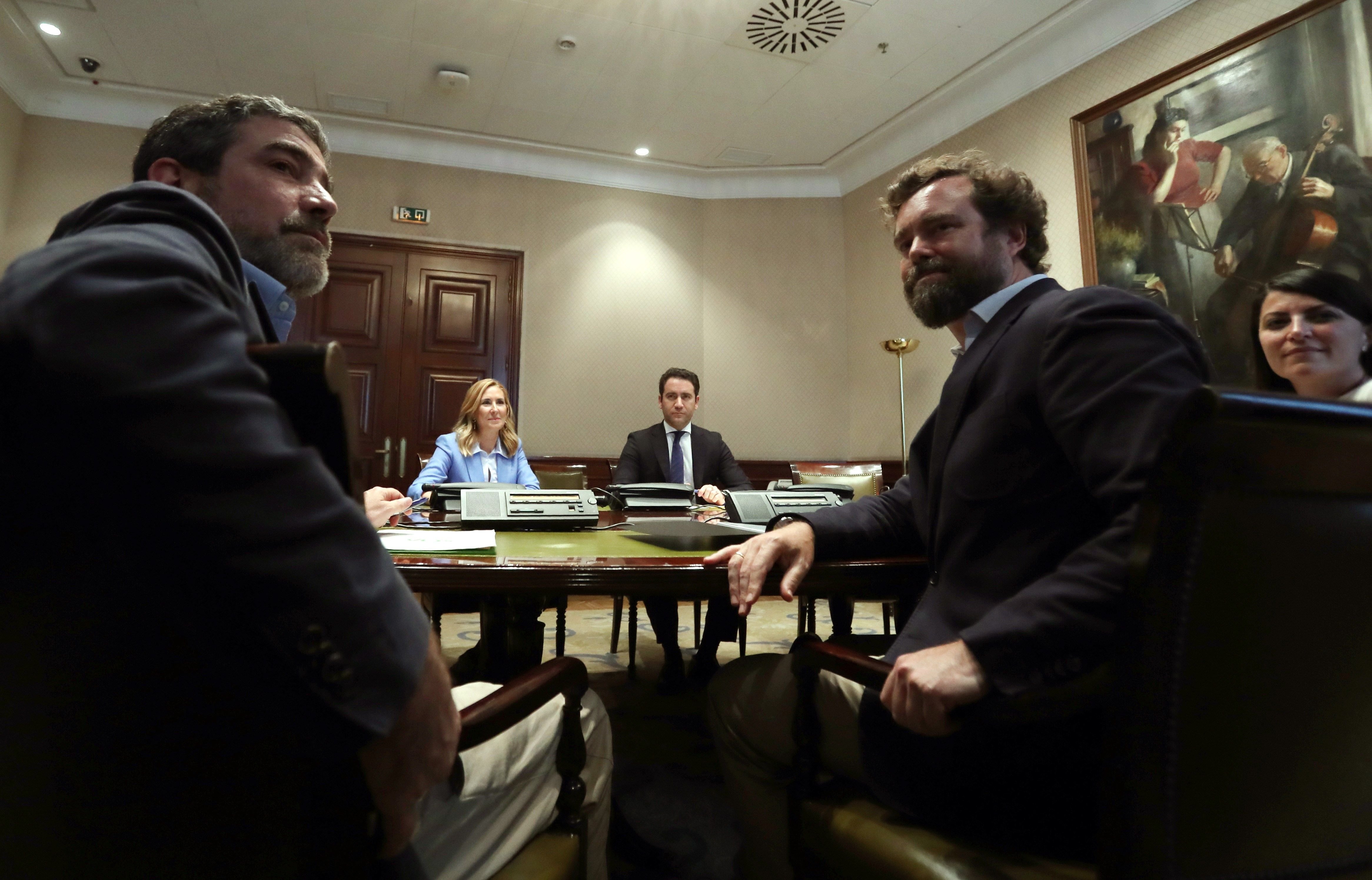 El PP i Vox inauguren les negociacions sense Ciutadans i sense conciliar posicions