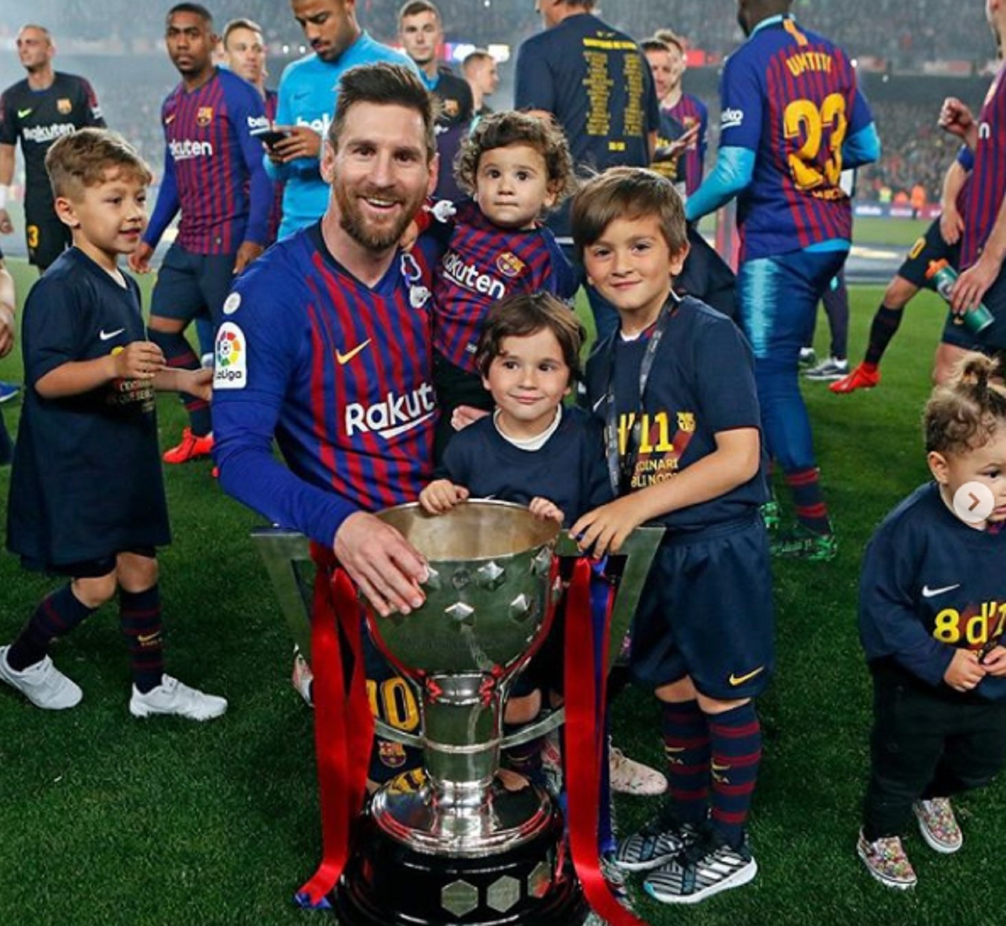 Entrañable Messi con sus hijos pidiendo el confinamiento por el coronavirus