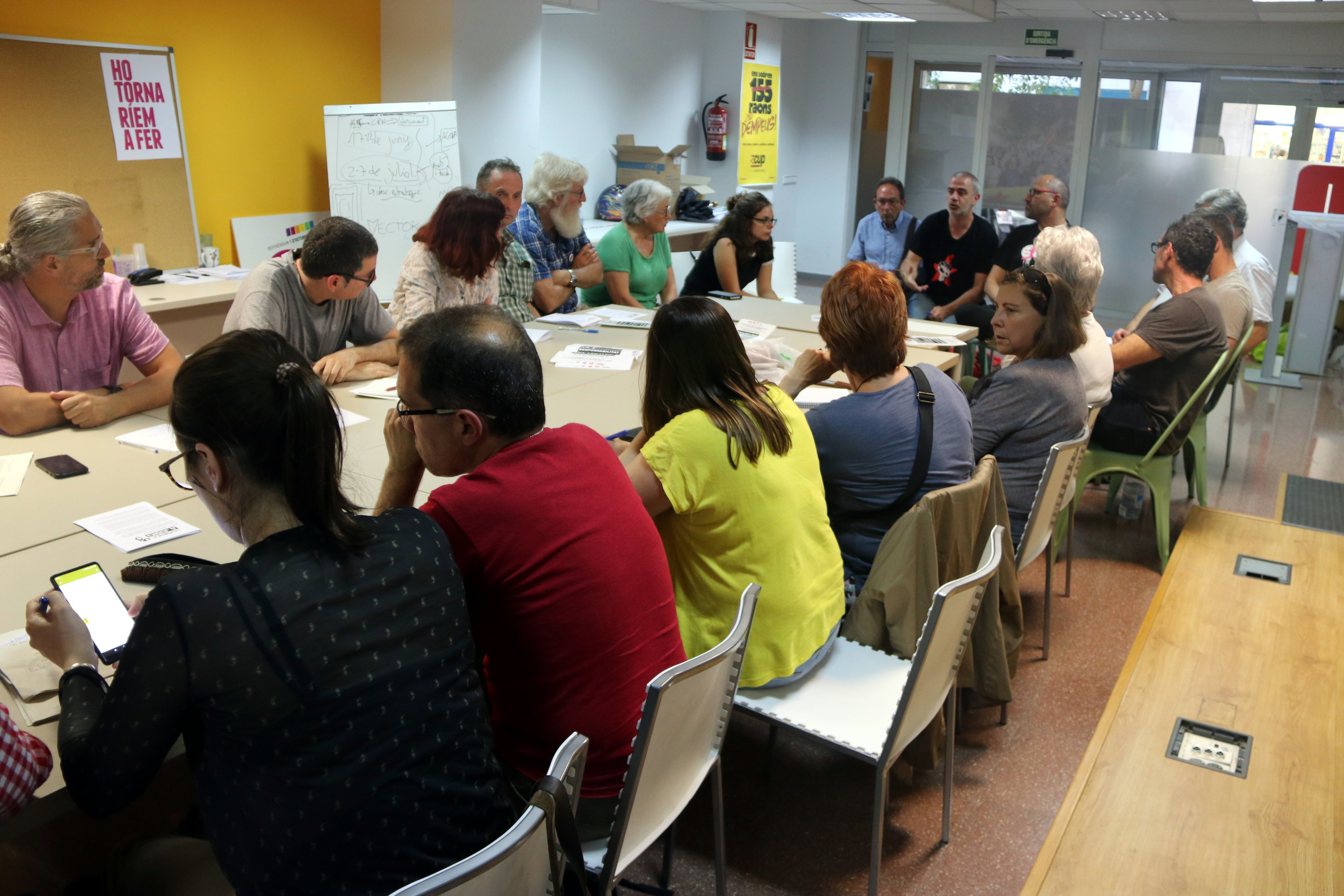 Una vintena d'entitats avisen que el Govern vol més privatitzacions