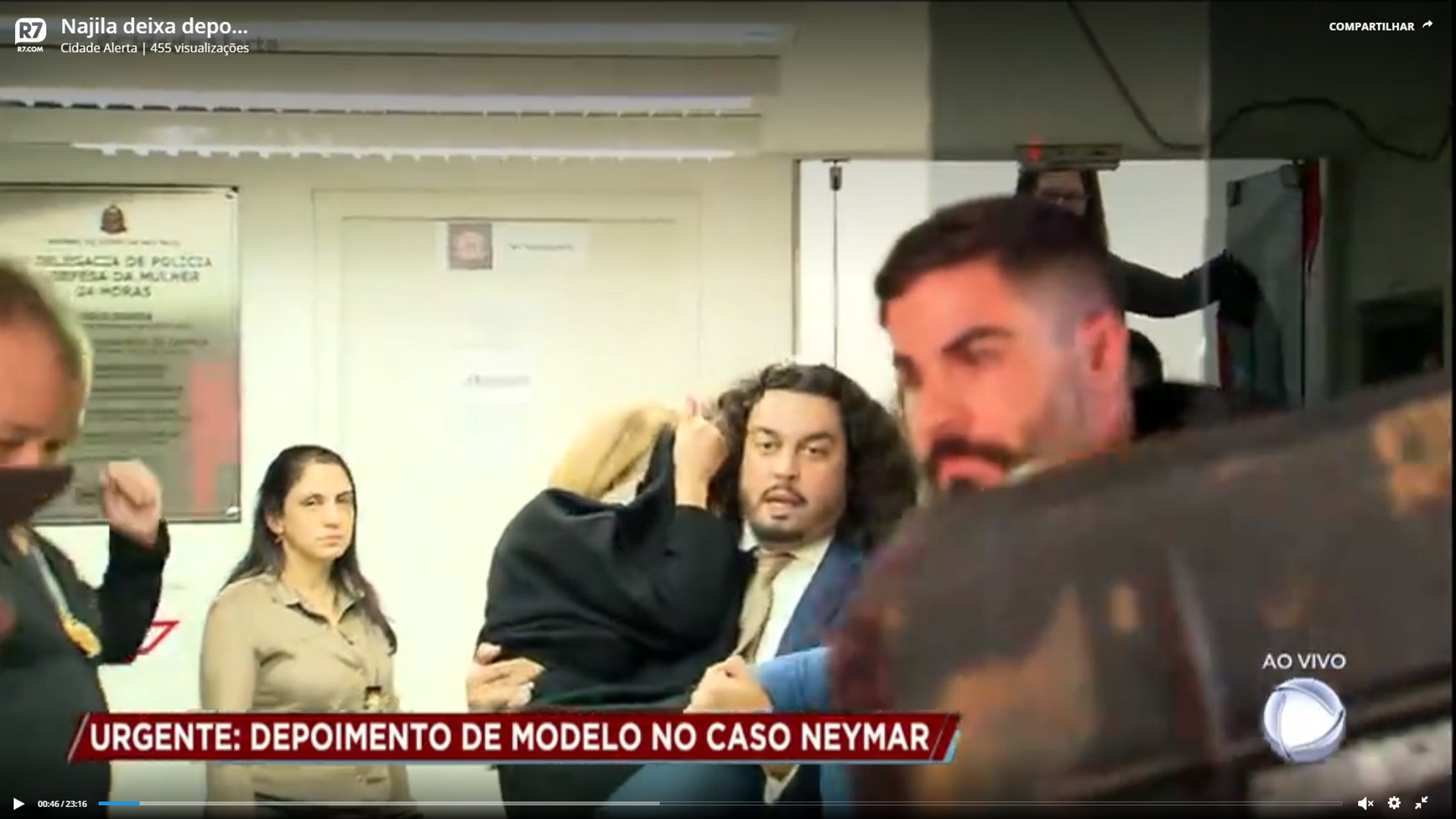 La chica que acusa a Neymar de violación, desmayada después de cinco horas declarando