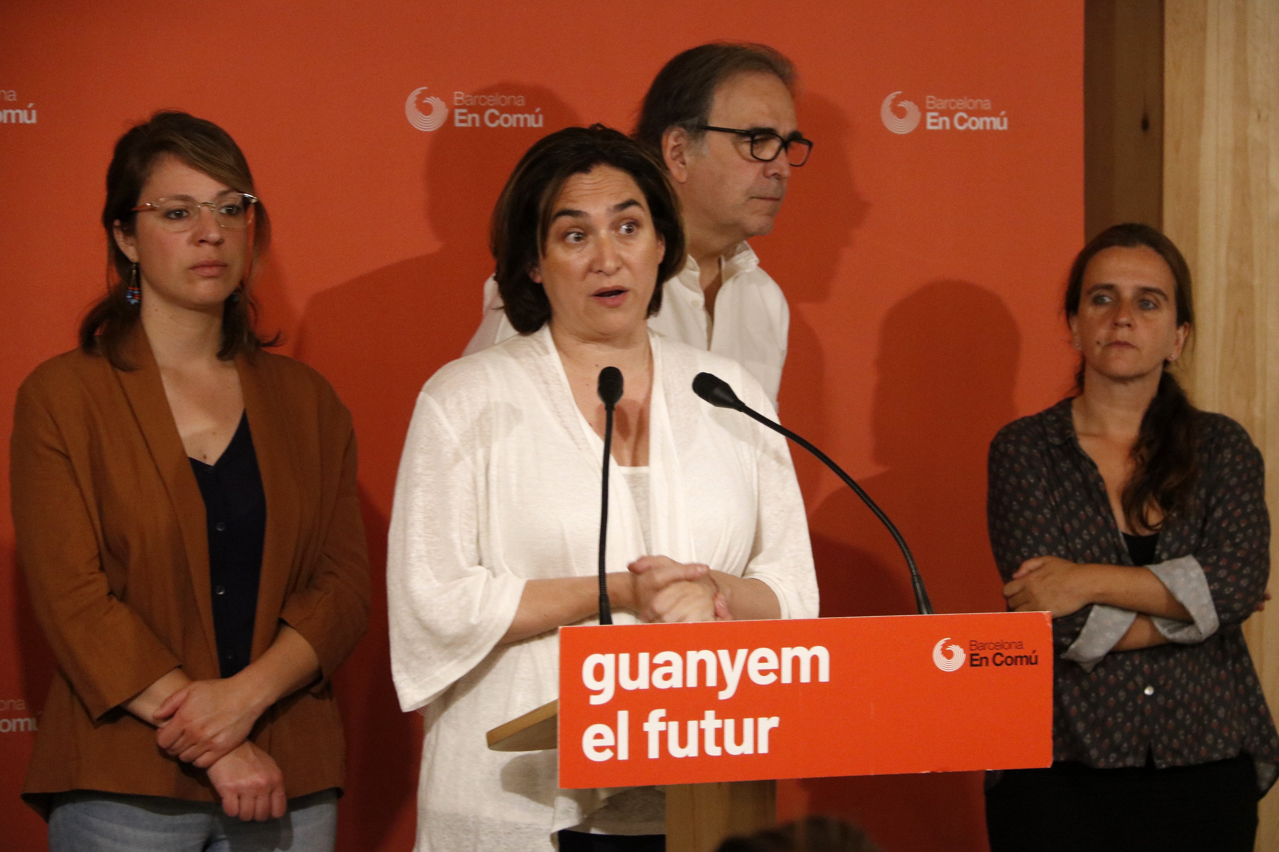 Colau descarta el tripartit amb ERC i PSC, però manté la investidura