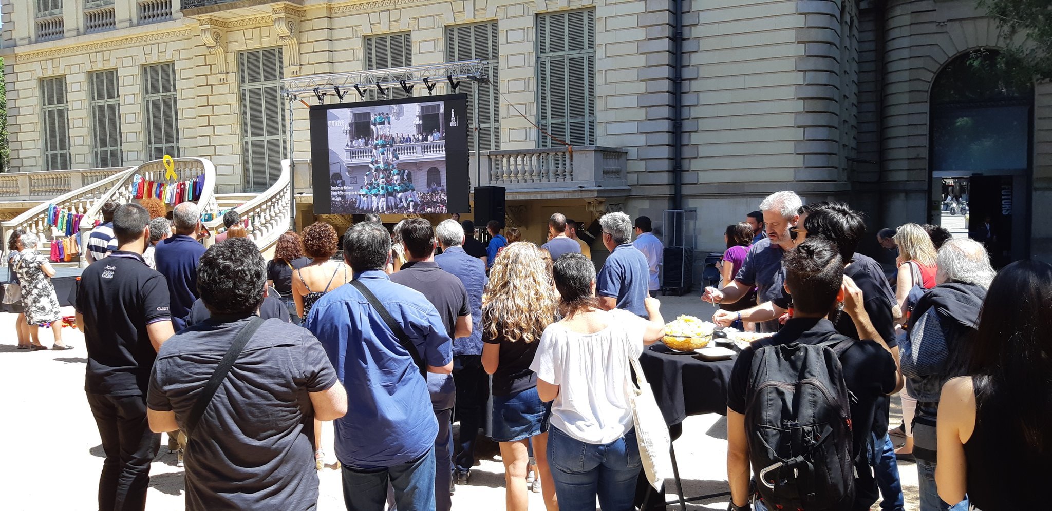 La coordinadora dels castellers celebra 30 anys fent pinya