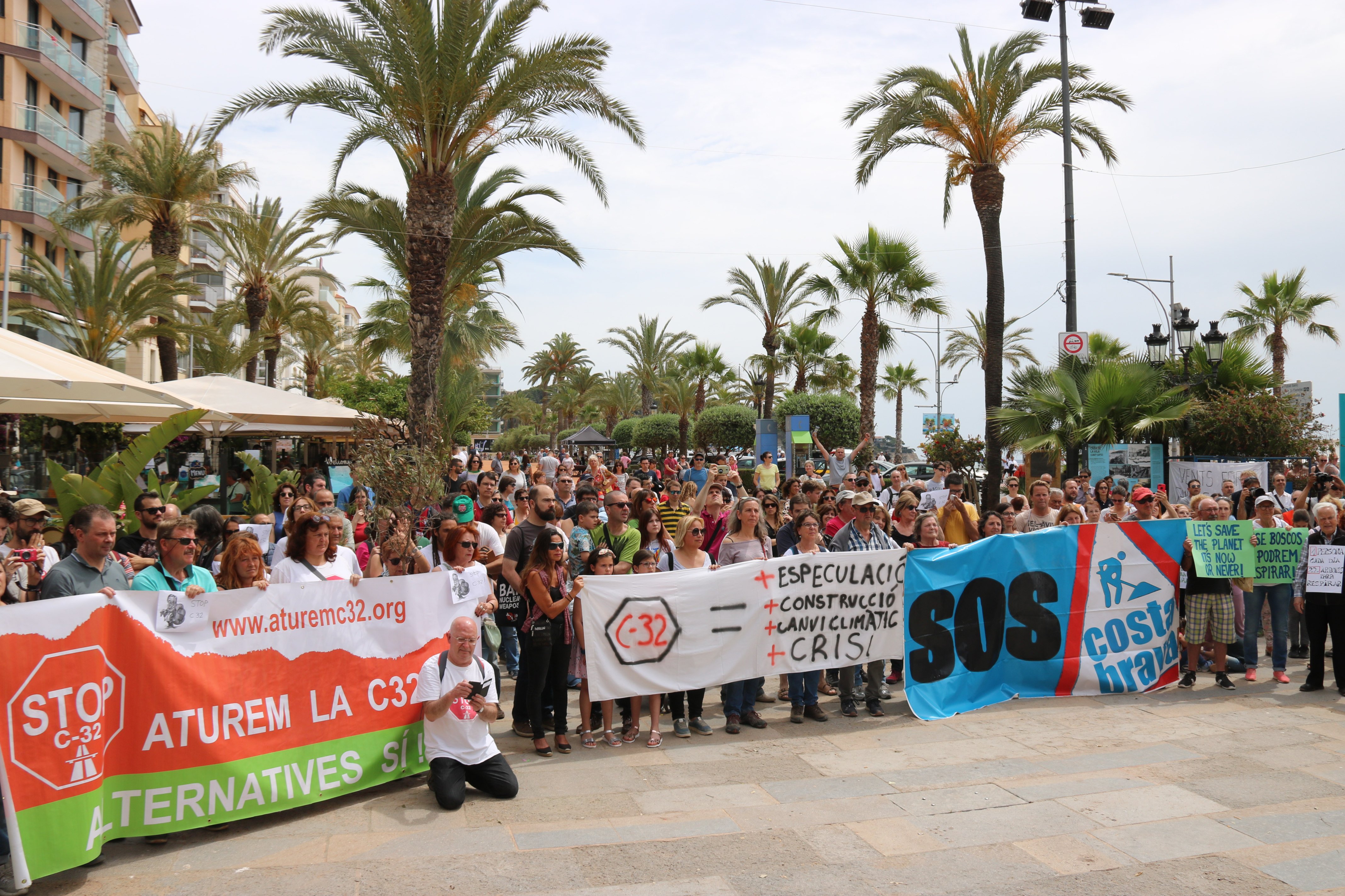 Protesta a Lloret de Mar en contra de la construcció de la C-32