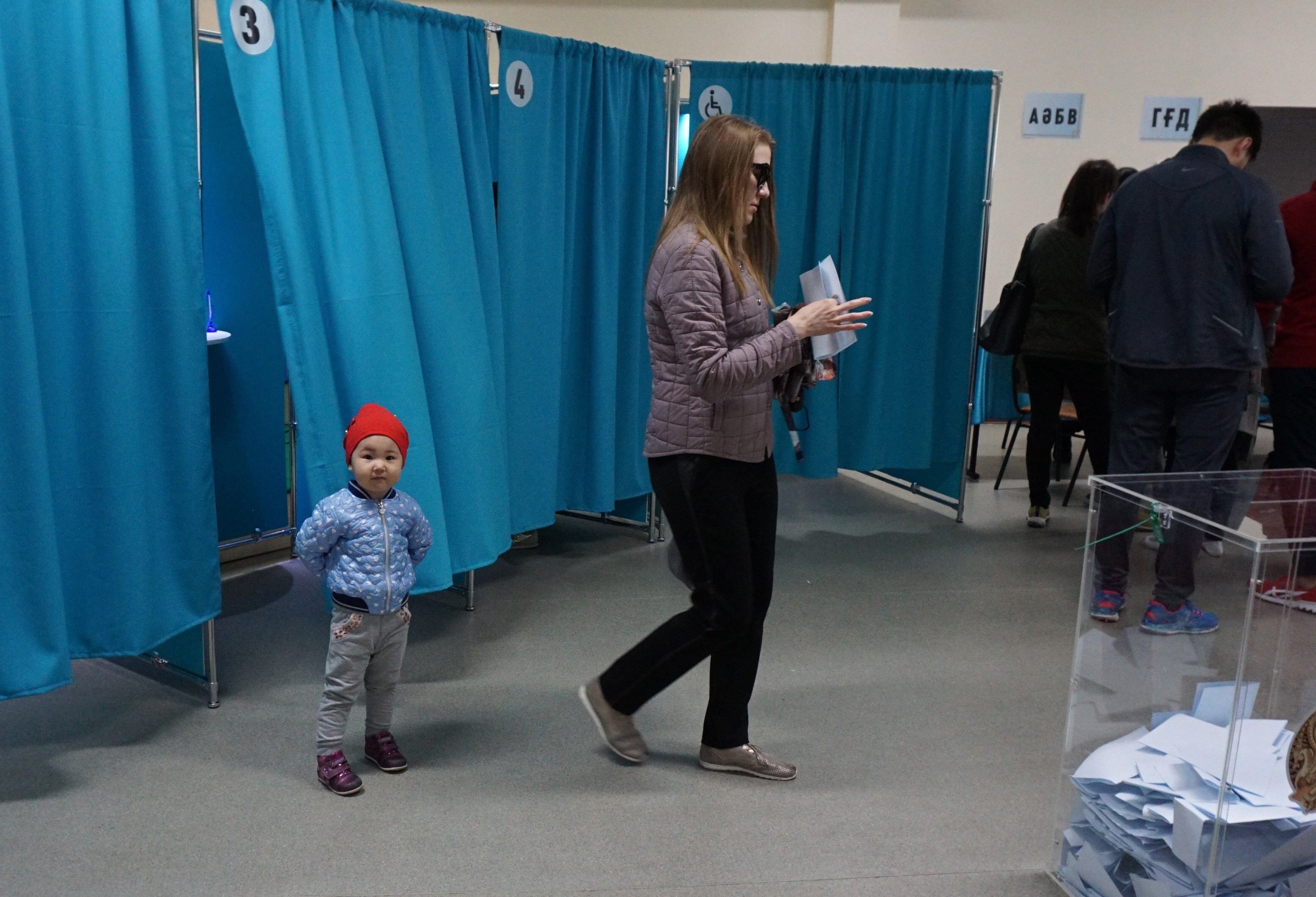 Elecciones presidenciales en Kazajistán: arrestan a decenas de manifestantes