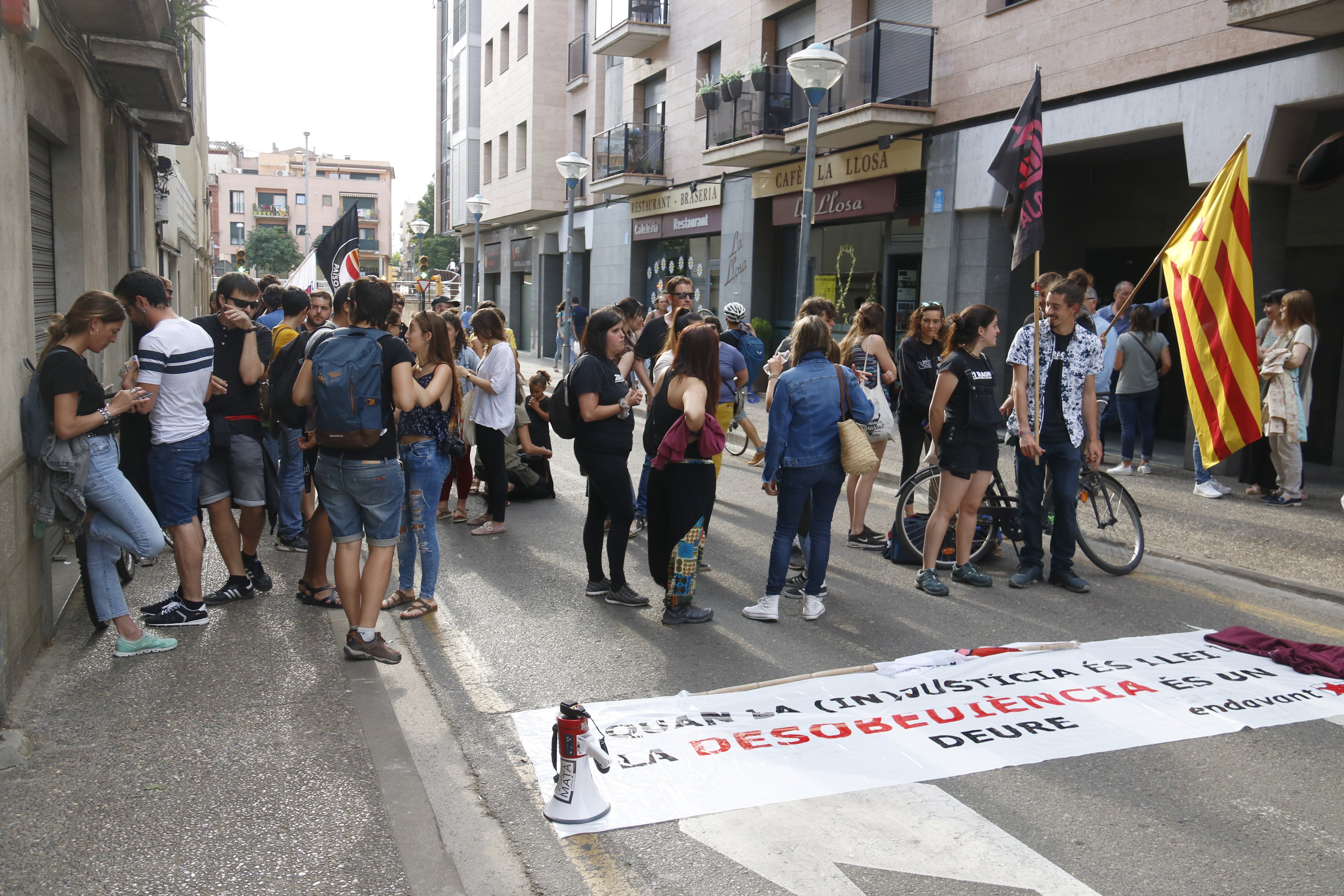 Libertad para el detenido por el corte del AVE en Girona durante el aniversario del 1-O