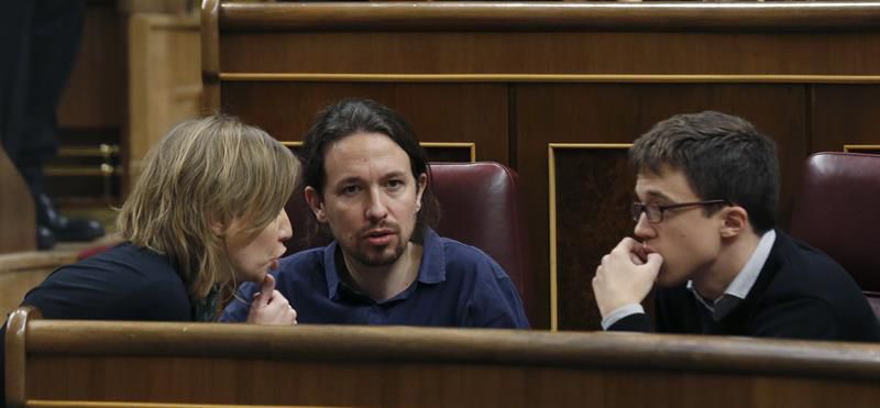 Iglesias compensa Colau per no tenir grup parlamentari