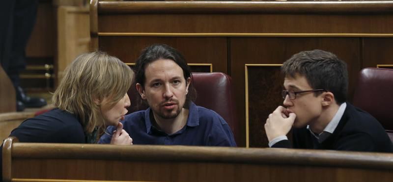 Iglesias compensa a Colau por no tener grupo parlamentario