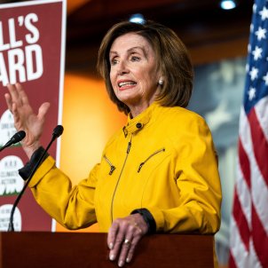 El abrigo amarillo de Nancy Pelosi