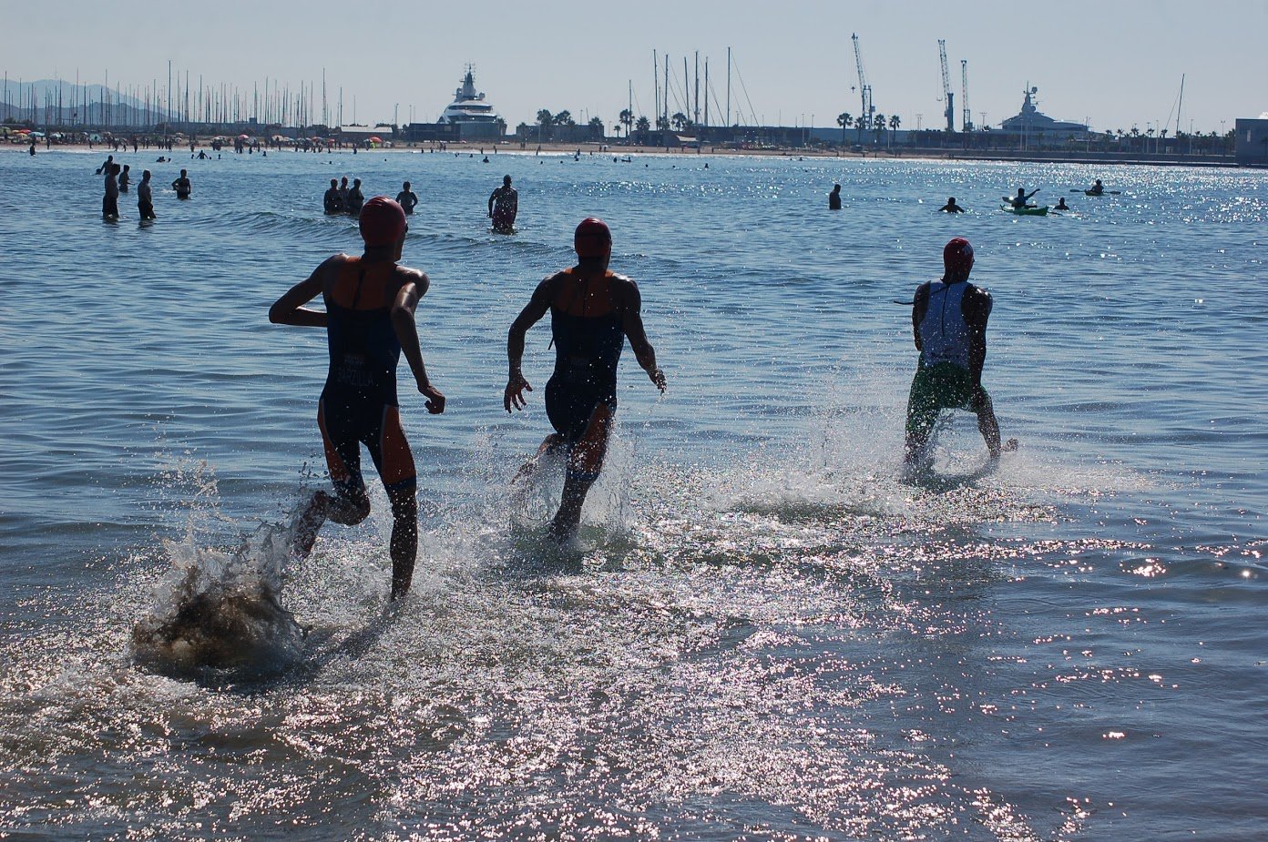 Més de 200 esportistes al cinquè Aquatló Ciutat de Vilanova