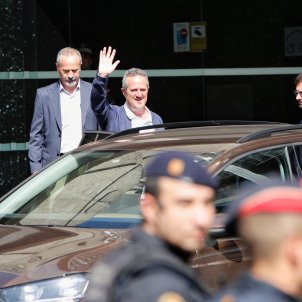 Sortida Joaquim Forn ajuntament - Sergi Alcàzar Sortida Joaquim Forn ajuntament - Sergi Alcàzar