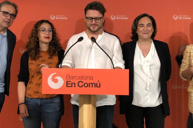 Roda de premsa comuns consulta interna pactes Barcelona Ada Colau - Marina Fernàndez Roda de premsa comuns consulta interna pactes Barcelona Ada Colau - Marina Fernàndez