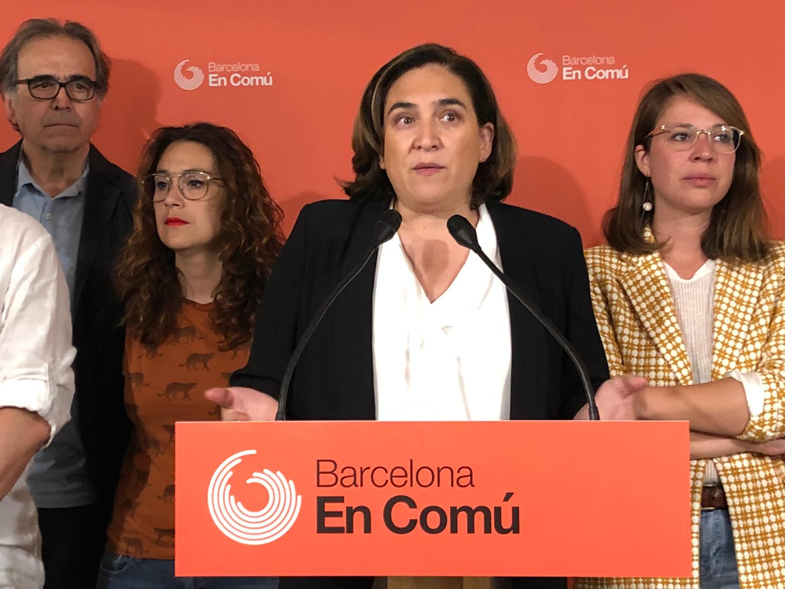 Sus bases dan vía libre a Colau para retener la alcaldía gracias a Valls